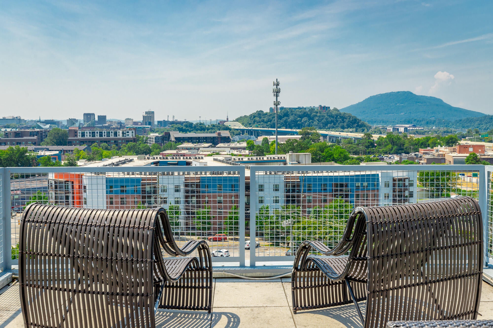 Chattanooga, Tennessee, 37405, United States, 2 Bedrooms Bedrooms, ,2 BathroomsBathrooms,Residential,For Sale,1875132