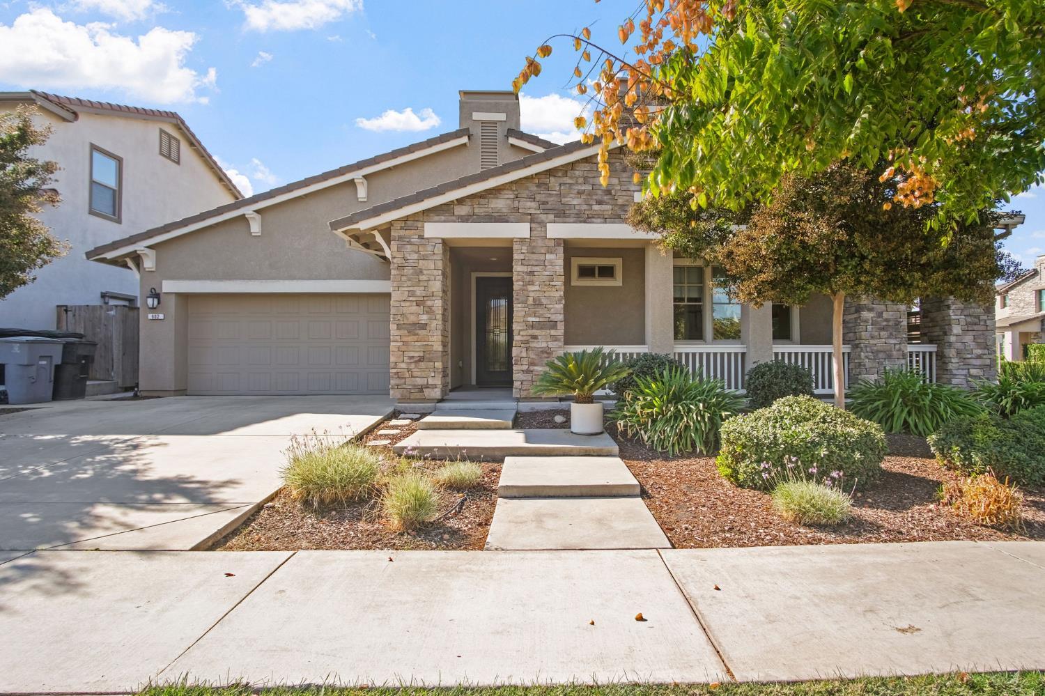 Oakdale, California, 95361, United States, 3 Bedrooms Bedrooms, ,2 BathroomsBathrooms,Residential,For Sale,1985752