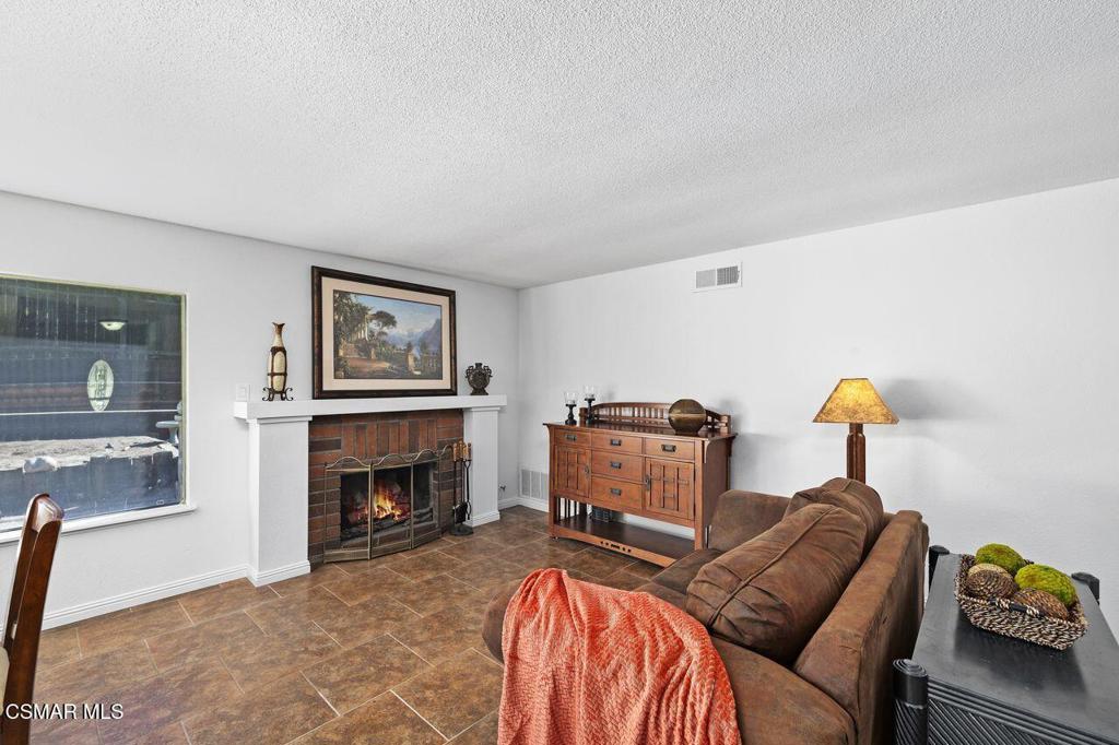 Simi Valley, California, 93065, United States, 3 Bedrooms Bedrooms, ,2 BathroomsBathrooms,Residential,For Sale,1960953