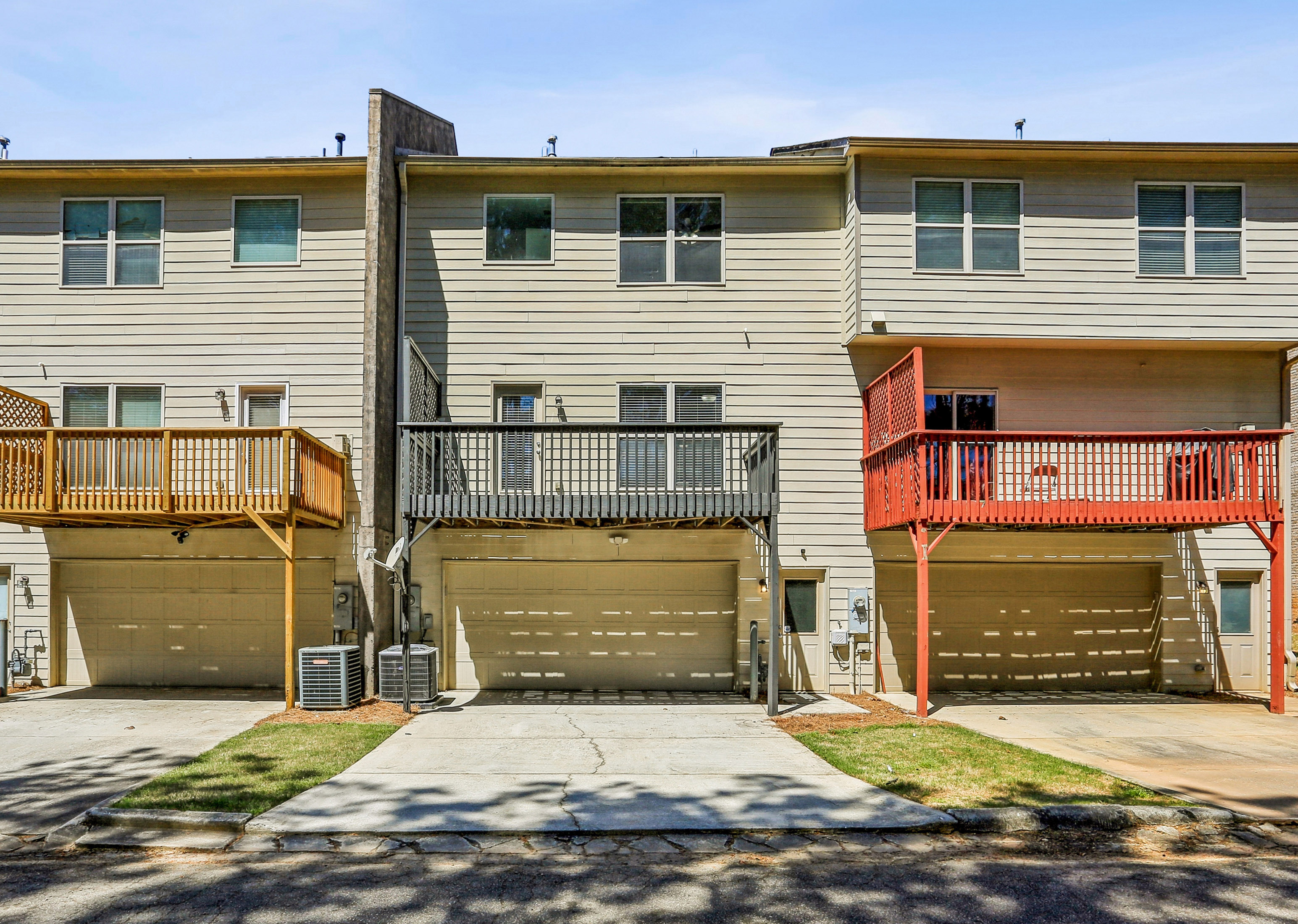  Spacious Three Level Townhome in the Desirable Thorncrest Community - 物件實景