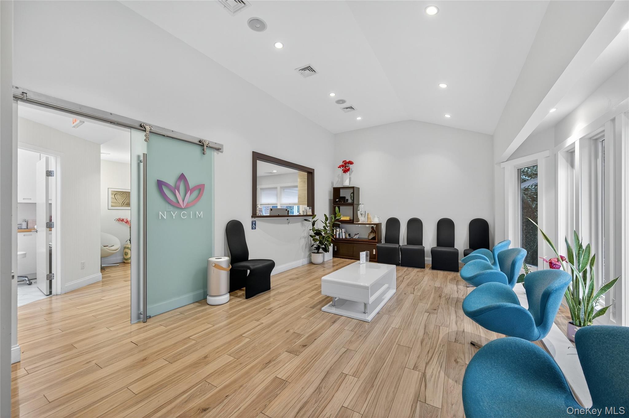  634 Park Avenue, Huntington, NY, 11743 - 物件實景