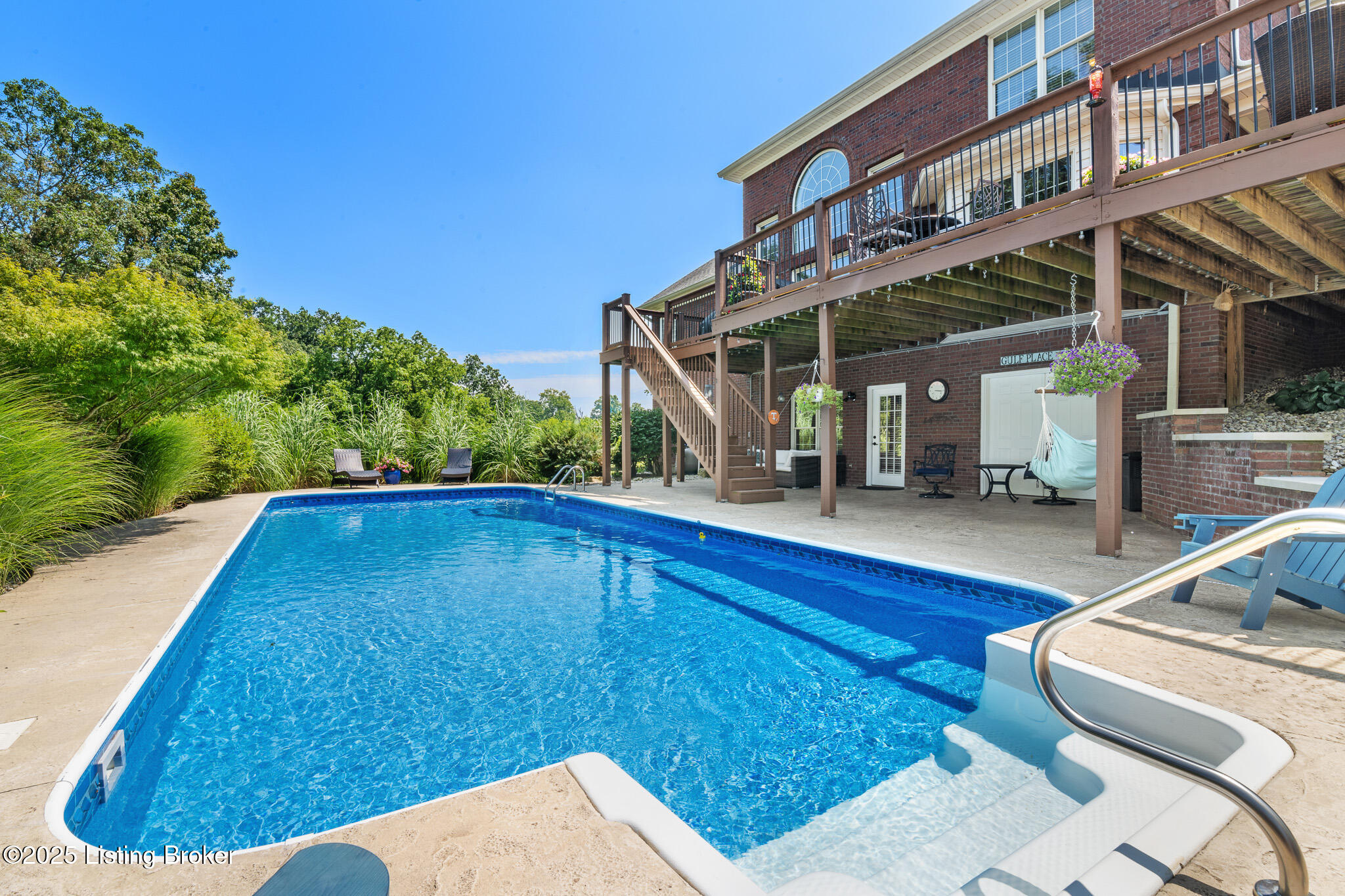 Crestwood, Kentucky, 40014, United States, 6 Bedrooms Bedrooms, ,5 BathroomsBathrooms,Residential,For Sale,1908239