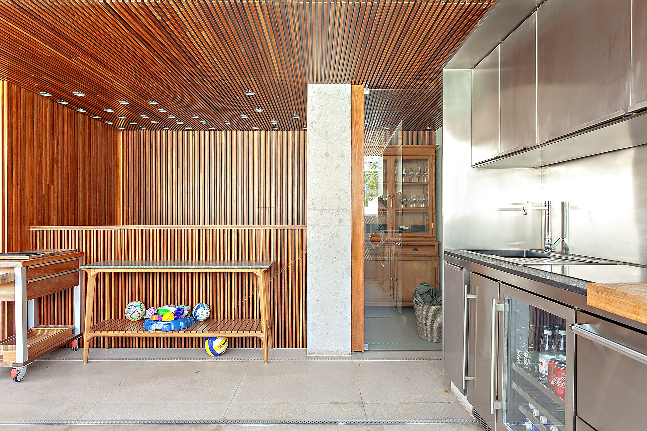  Contemporary residence in a private condominium with pool and integrated living - 物件實景