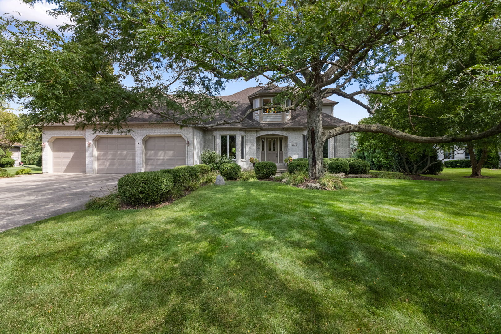 Shorewood, Illinois, 60404, United States, 4 Bedrooms Bedrooms, ,4 BathroomsBathrooms,Residential,For Sale,1971315