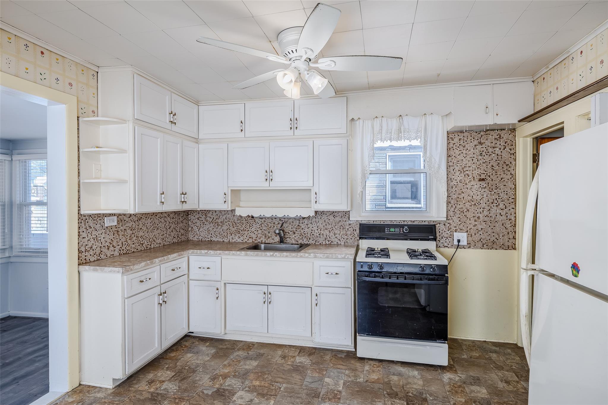Queens Village, New York, 11428, United States, 4 Bedrooms Bedrooms, ,2 BathroomsBathrooms,Residential,For Sale,1752730