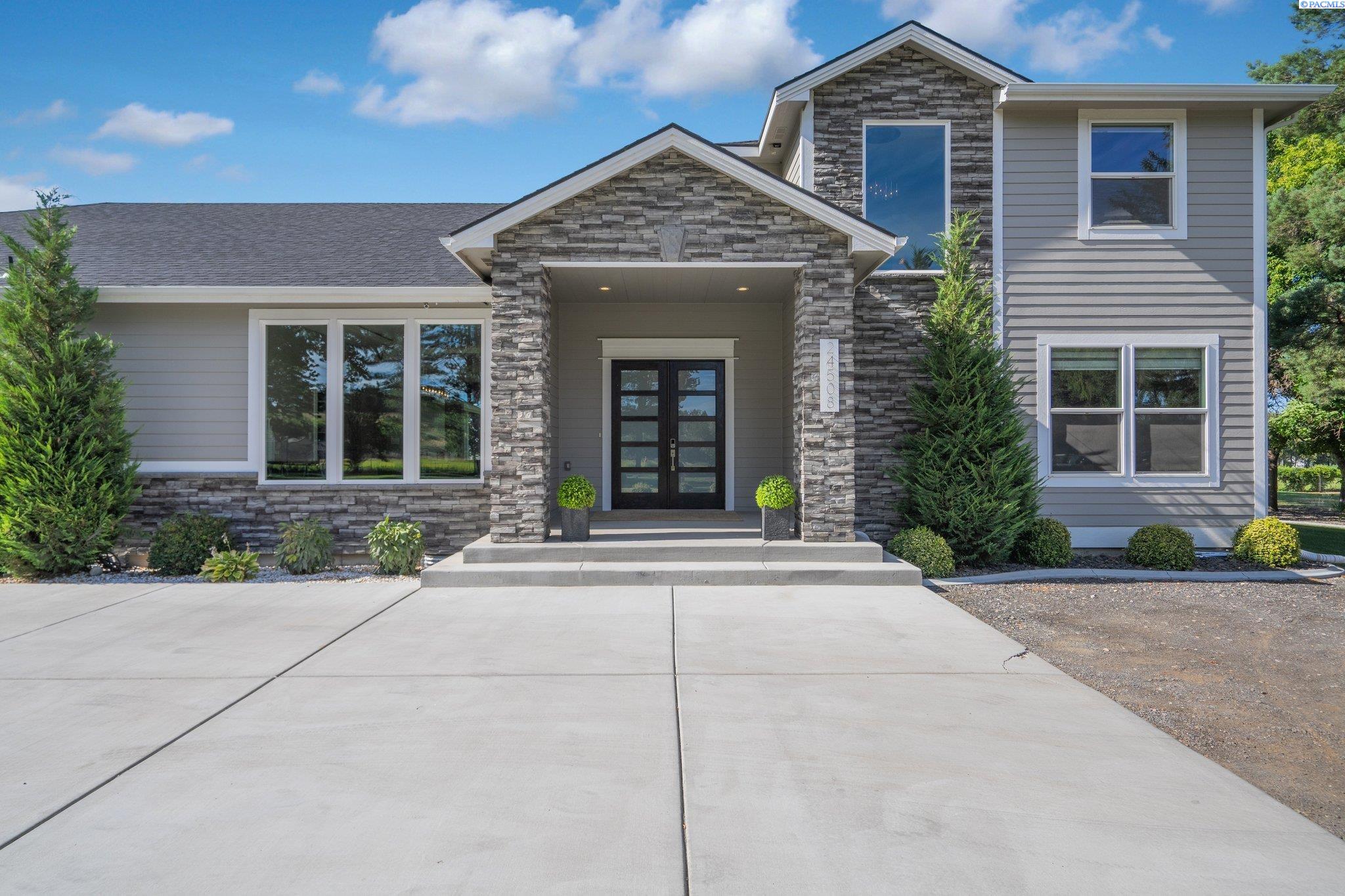 Kennewick, Washington, 99337, United States, 6 Bedrooms Bedrooms, ,4 BathroomsBathrooms,Residential,For Sale,1767844