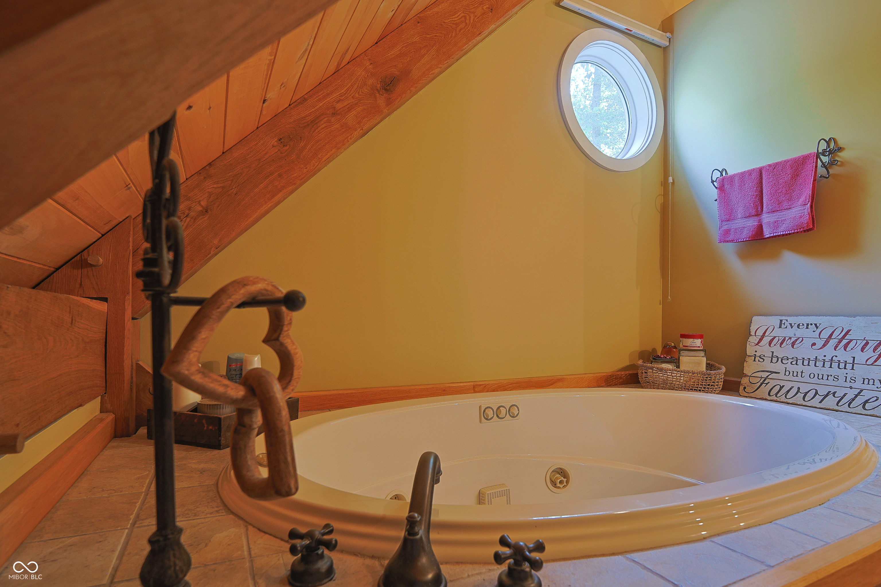 Nashville, Indiana, 47448, United States, 3 Bedrooms Bedrooms, ,4 BathroomsBathrooms,Residential,For Sale,1974172