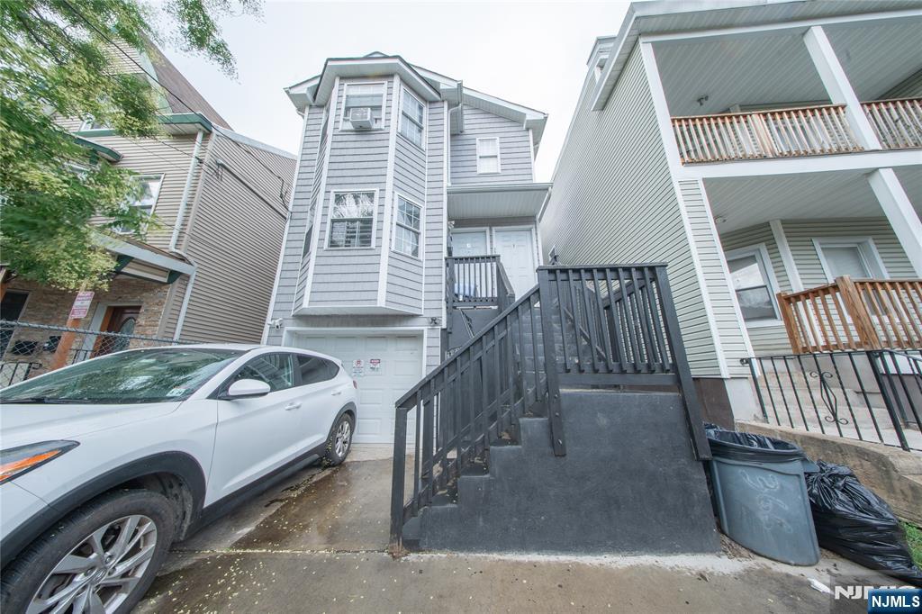 Paterson, New Jersey, 07501, United States, 6 Bedrooms Bedrooms, ,5 BathroomsBathrooms,Residential,For Sale,1906157
