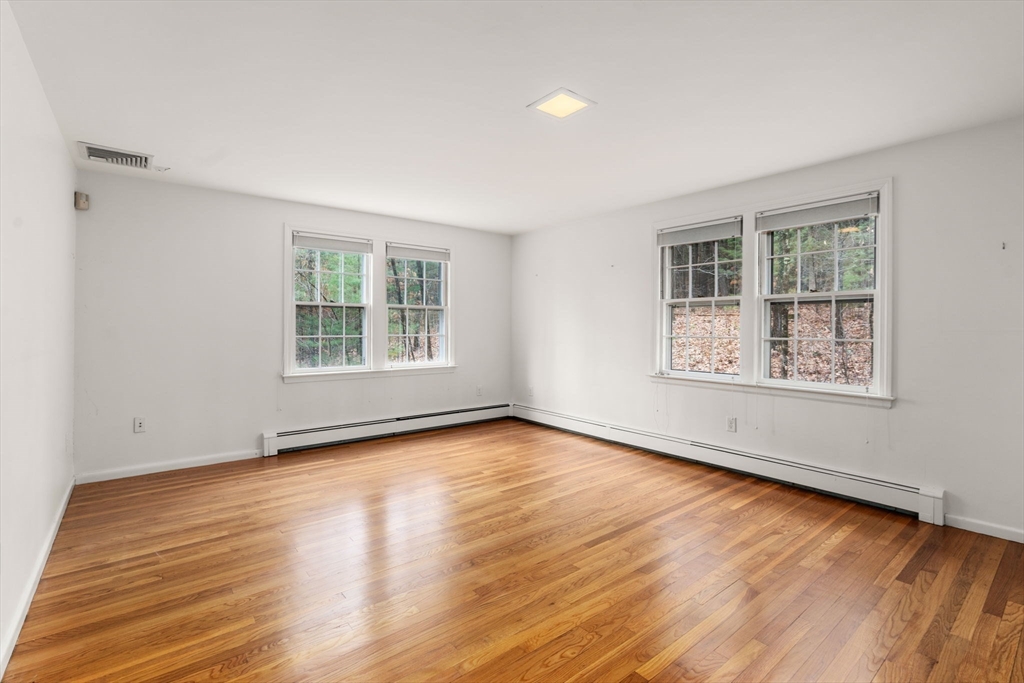Weston, Massachusetts, 02493, United States, 4 Bedrooms Bedrooms, ,4 BathroomsBathrooms,Residential,For Sale,1947070