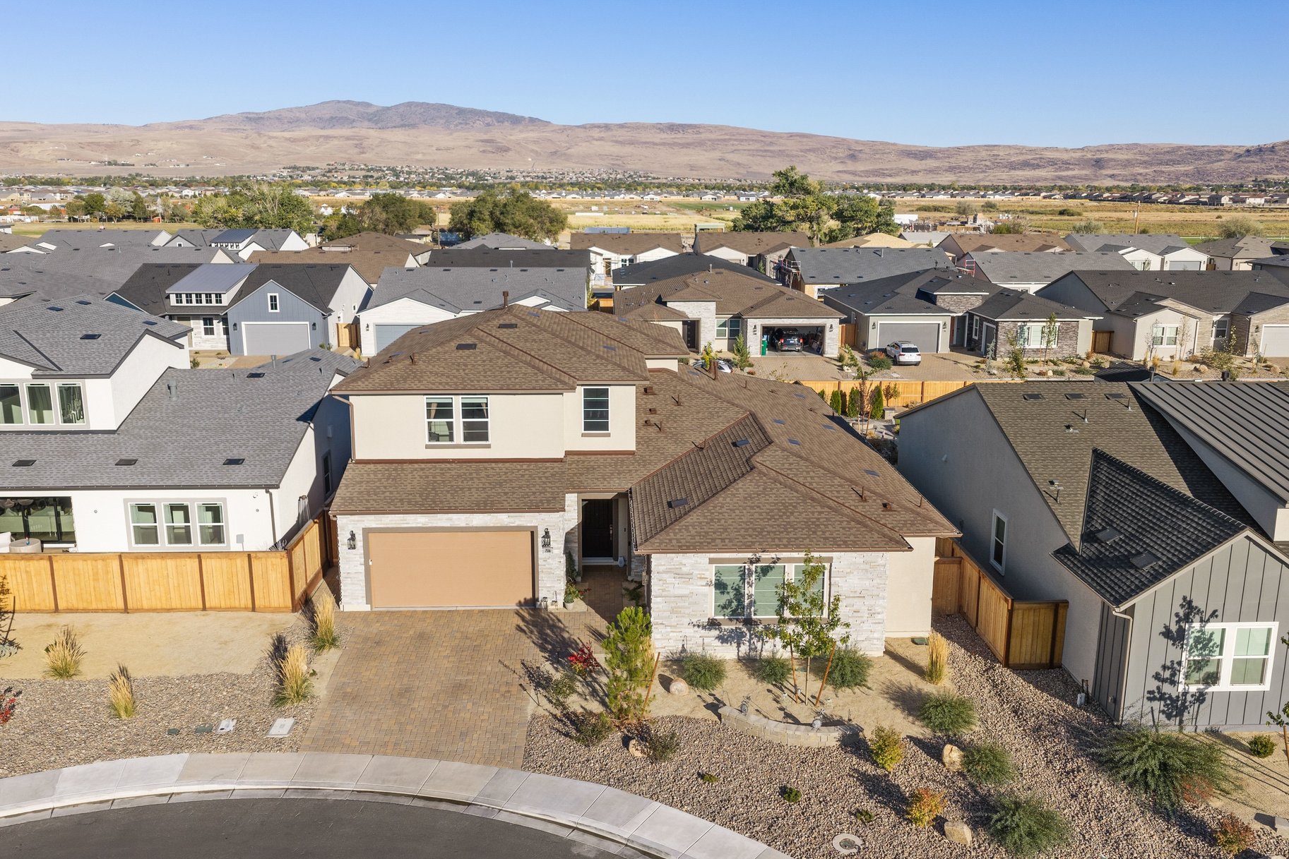  Multi-Gen Living. Mountain Views. A Backyard That