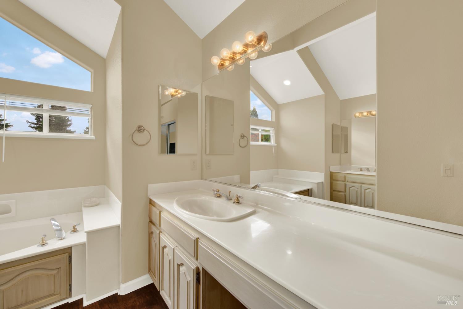 Dixon, California, 95620, United States, 5 Bedrooms Bedrooms, ,3 BathroomsBathrooms,Residential,For Sale,1992877