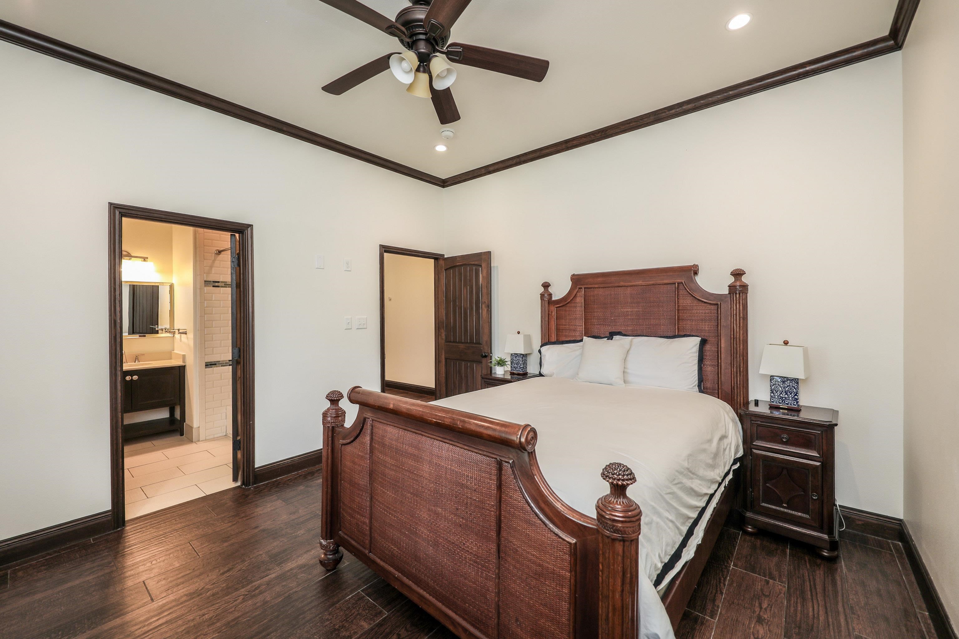 Laredo, Texas, 78041, United States, 4 Bedrooms Bedrooms, ,5 BathroomsBathrooms,Residential,For Sale,1989337