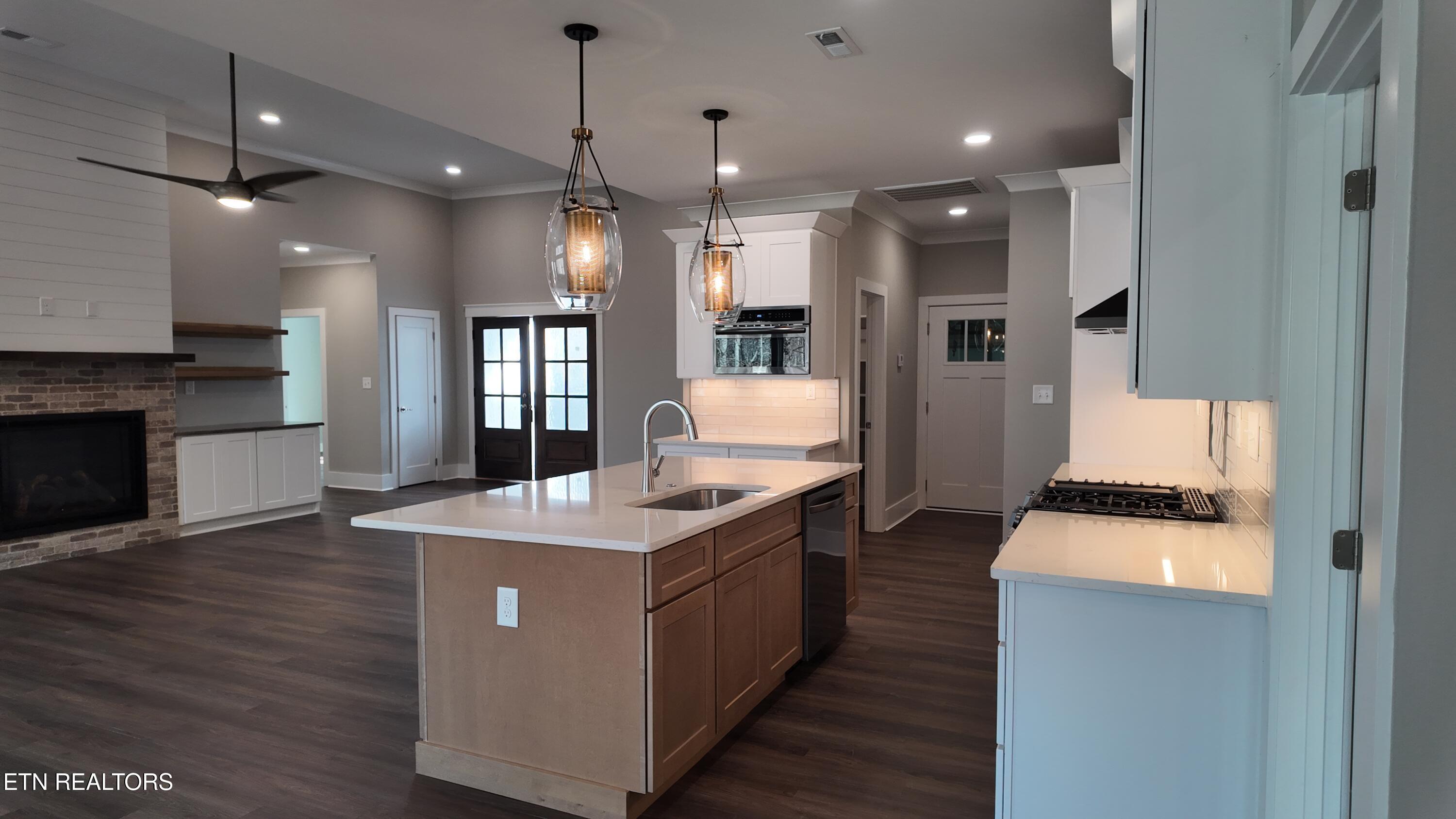 Loudon, Tennessee, 37774, United States, 4 Bedrooms Bedrooms, ,3 BathroomsBathrooms,Residential,For Sale,1981899