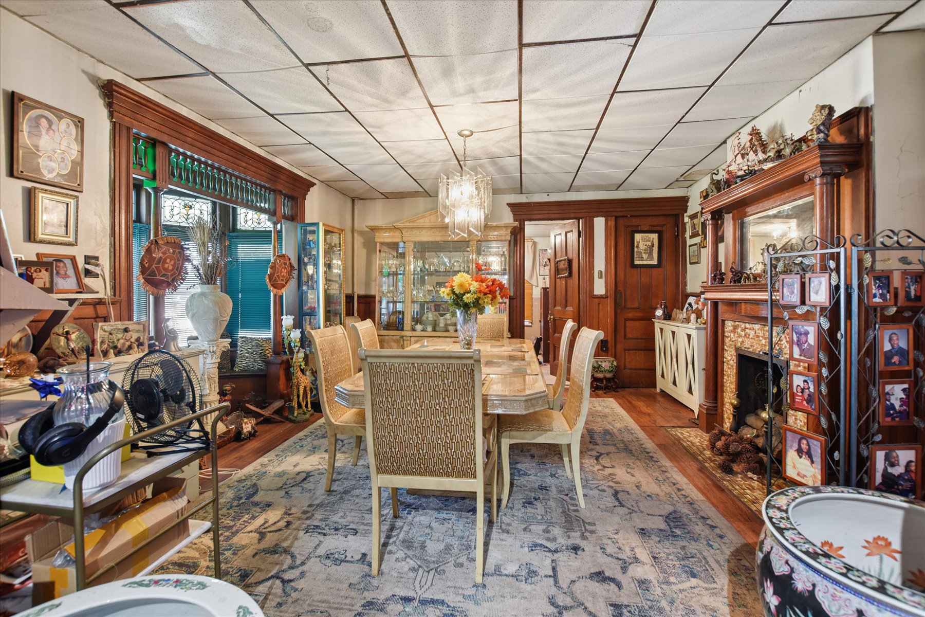  Historic Home is Rich in Character and Full of Potential - 物件實景