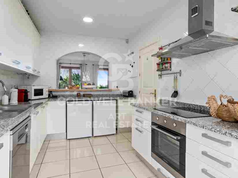 Estepona, Andalusia, ES, 4 Bedrooms Bedrooms, ,3 BathroomsBathrooms,Residential,For Sale,1805530