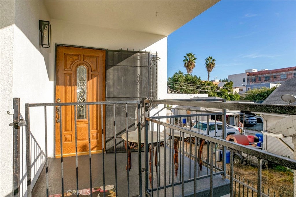 Los Angeles, California, 90027, United States, 2 Bedrooms Bedrooms, ,2 BathroomsBathrooms,Residential,For Sale,1939885