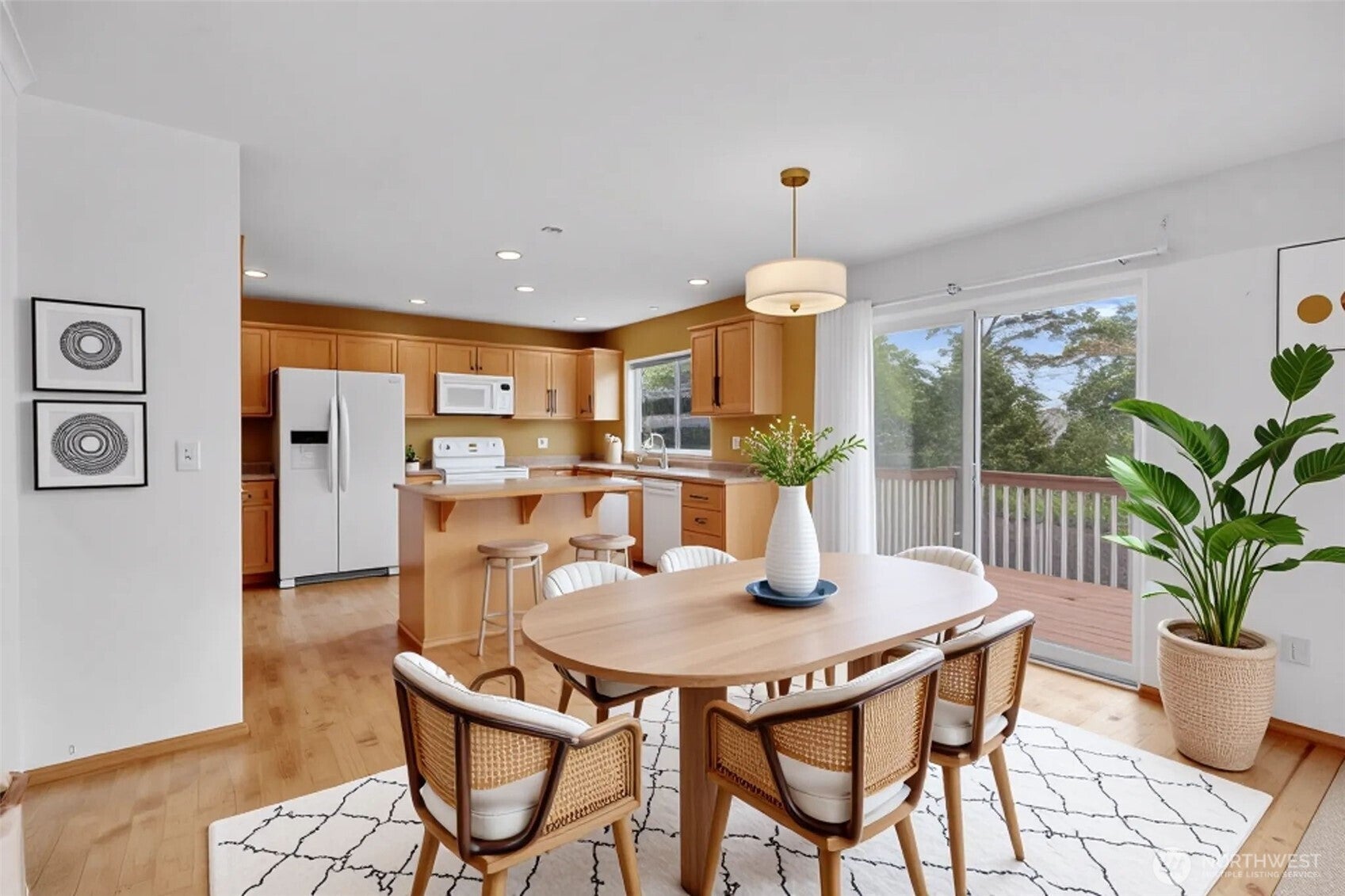 Everett, Washington, 98208, United States, 3 Bedrooms Bedrooms, ,3 BathroomsBathrooms,Residential,For Sale,1982490