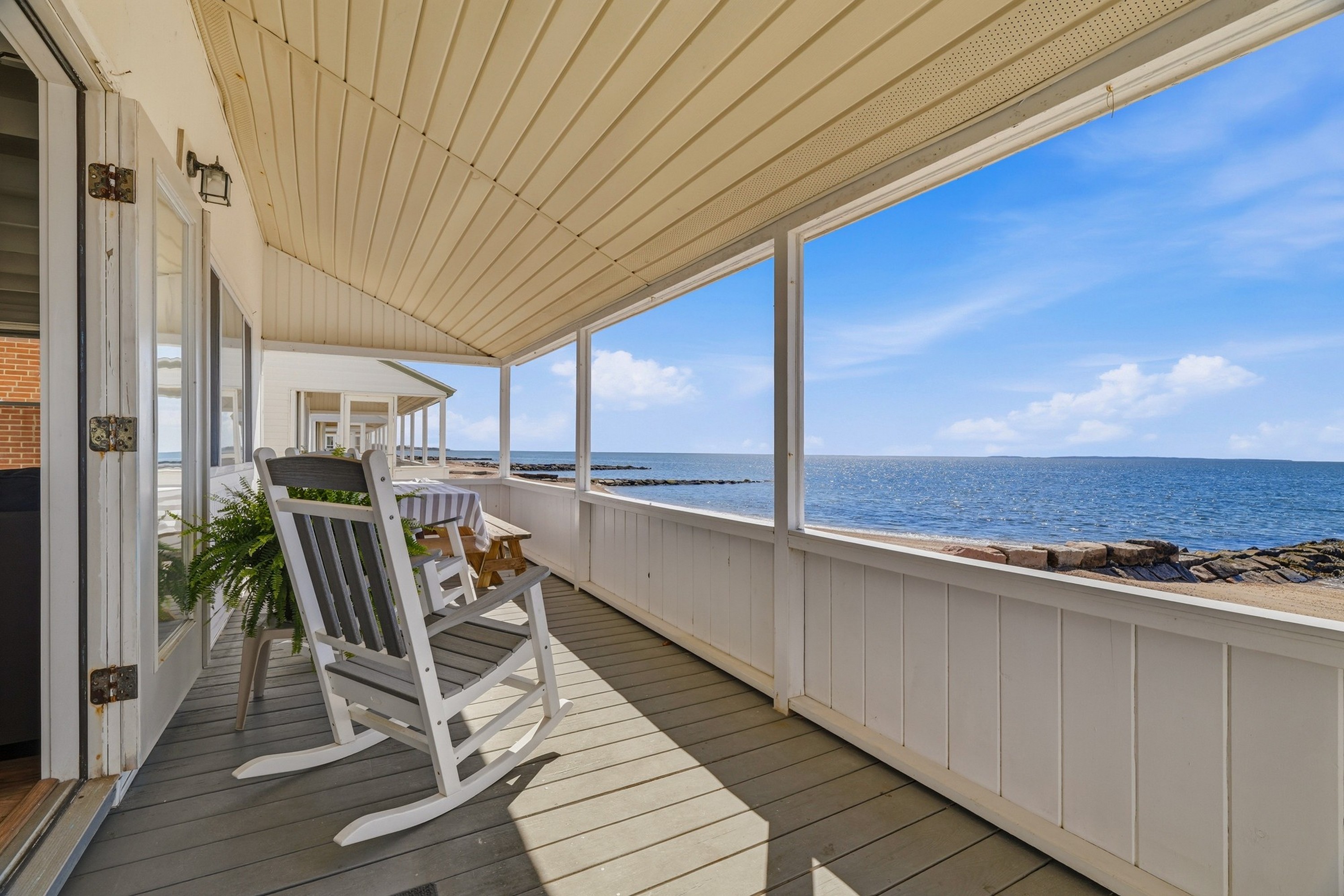  Charming Direct Waterfront Beach Cottage at Hawk