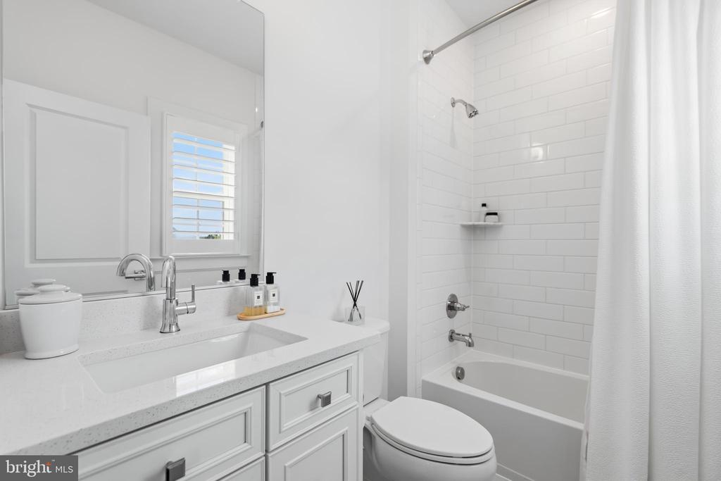 Aldie, Virginia, 20105, United States, 5 Bedrooms Bedrooms, ,7 BathroomsBathrooms,Residential,For Sale,2048550