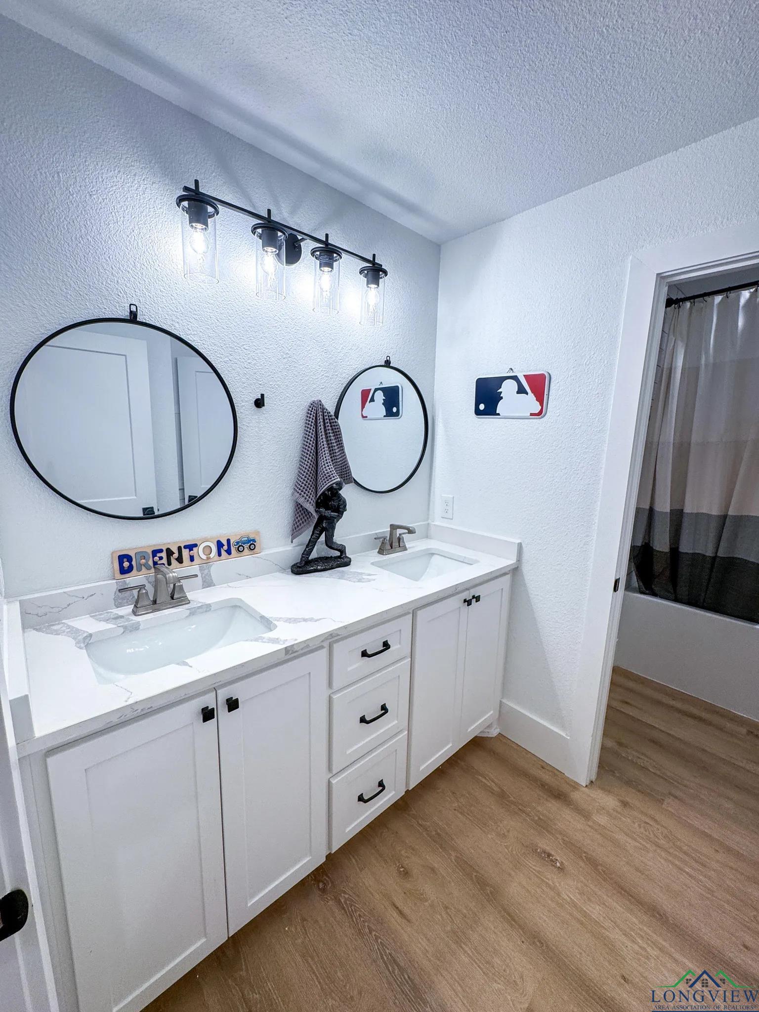 Texarkana, Texas, 75503, United States, 4 Bedrooms Bedrooms, ,4 BathroomsBathrooms,Residential,For Sale,1980394