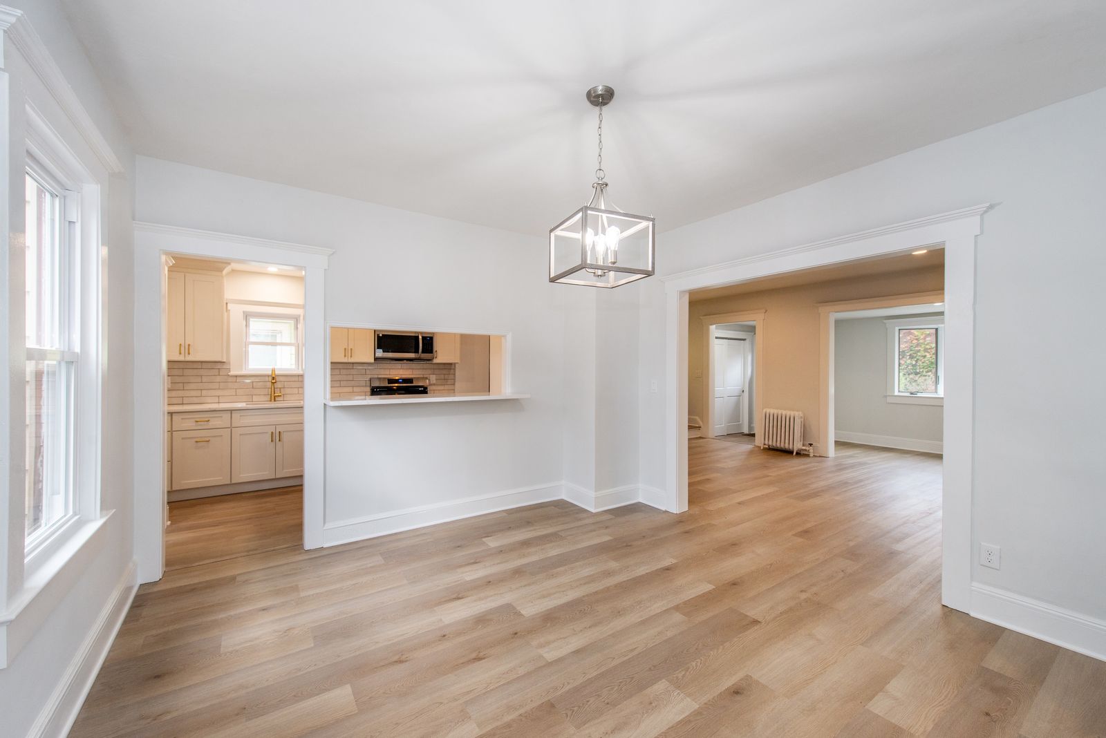 Bergen, Lyndhurst Township, New Jersey, 07071, United States, 3 Bedrooms Bedrooms, ,2 BathroomsBathrooms,Residential,For Sale,1980674