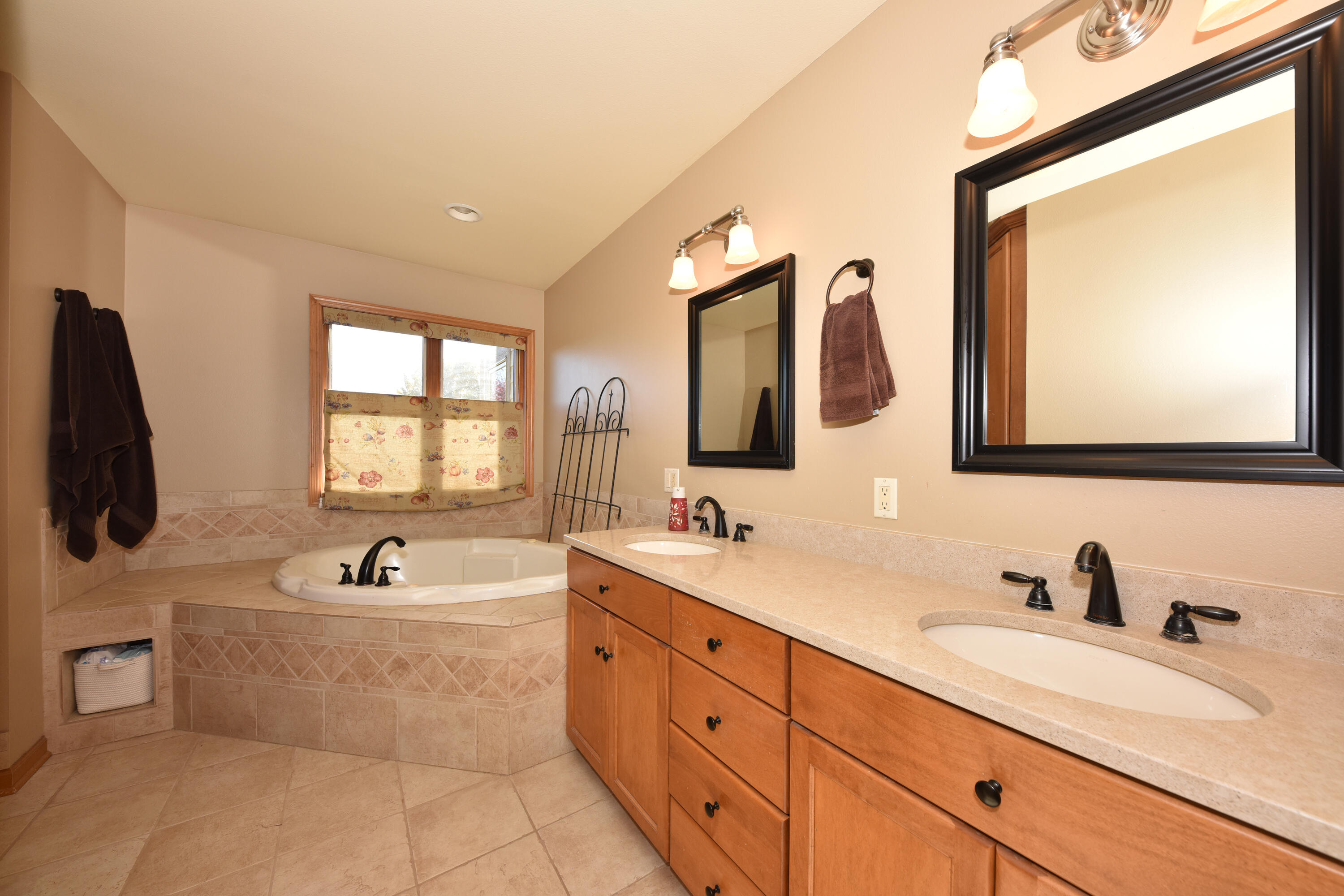 Cedar Grove, Wisconsin, 53013, United States, 5 Bedrooms Bedrooms, ,4 BathroomsBathrooms,Residential,For Sale,1987576