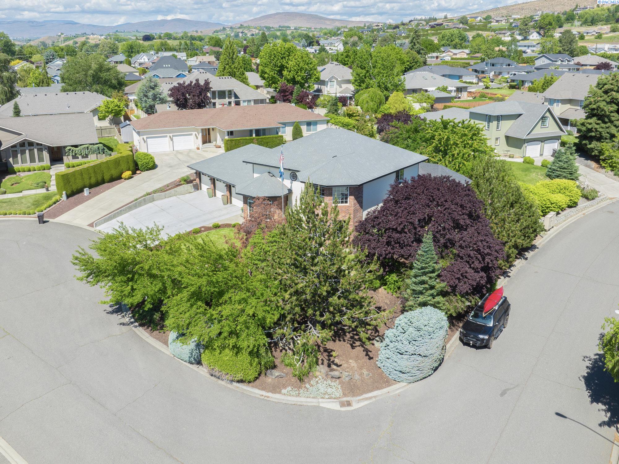 Yakima, Washington, 98908-0000, United States, 4 Bedrooms Bedrooms, ,2 BathroomsBathrooms,Residential,For Sale,1827891