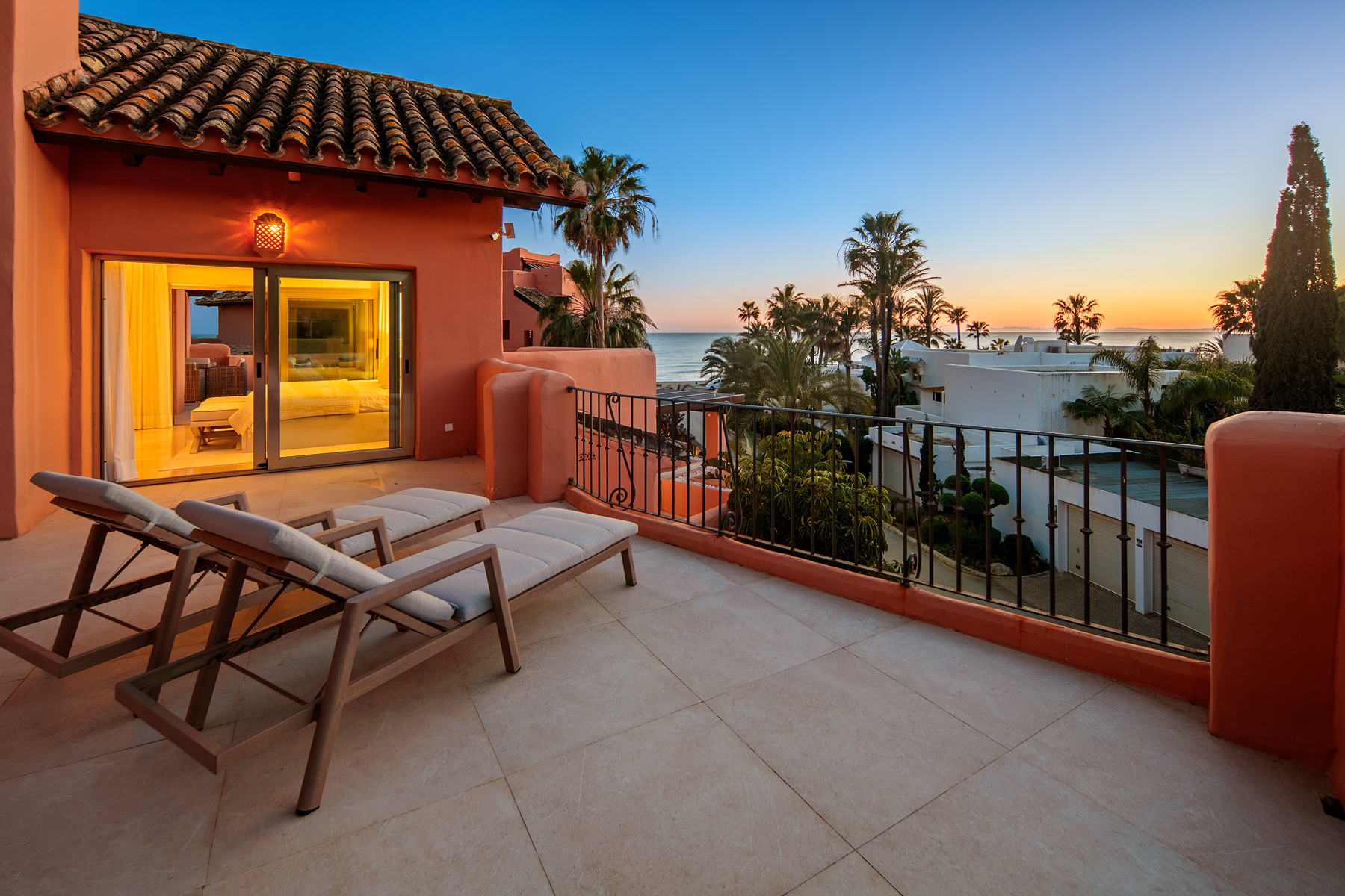  Duplex penthouse with sea views in gated beachfront community, Marbella East - 物件實景