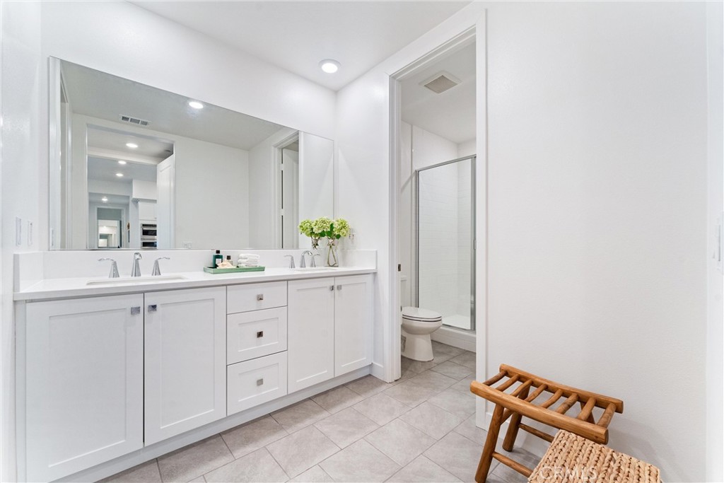 Irvine, California, 92618, United States, 2 Bedrooms Bedrooms, ,2 BathroomsBathrooms,Residential,For Sale,1988212