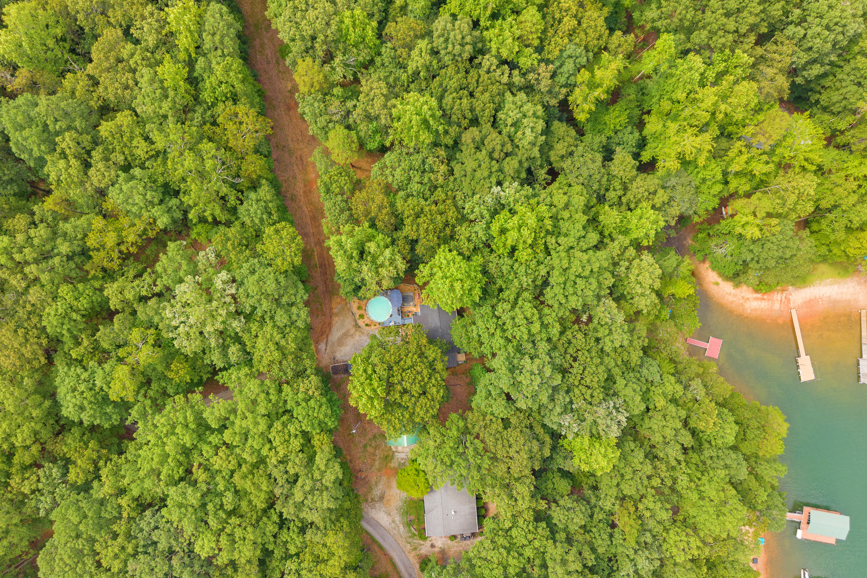 Hartwell, Georgia, 30643, United States, 2 Bedrooms Bedrooms, ,1 BathroomBathrooms,Residential,For Sale,1908192