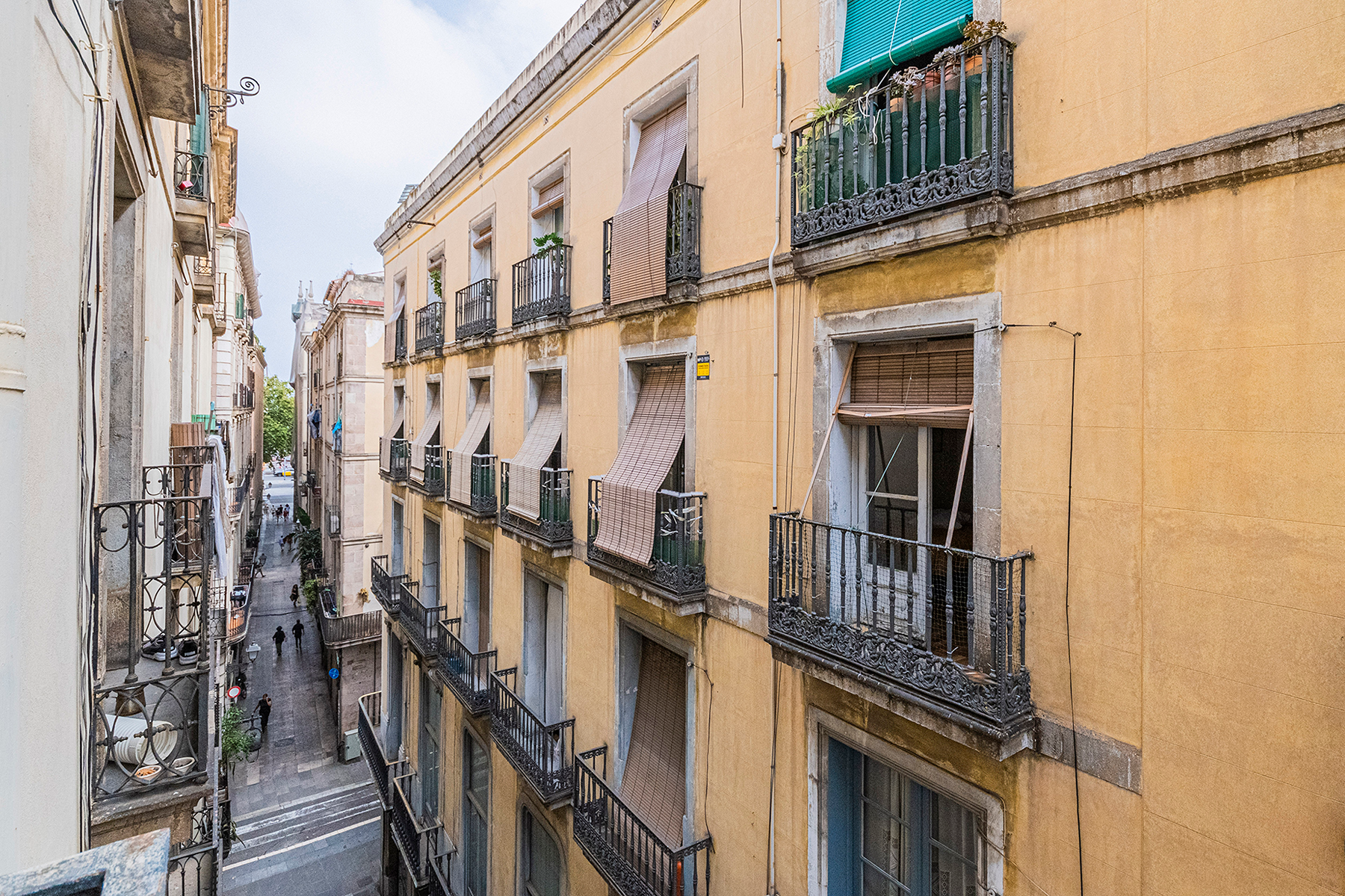  Large 242 m2 property with lots of character in the Gothic area - 物件實景