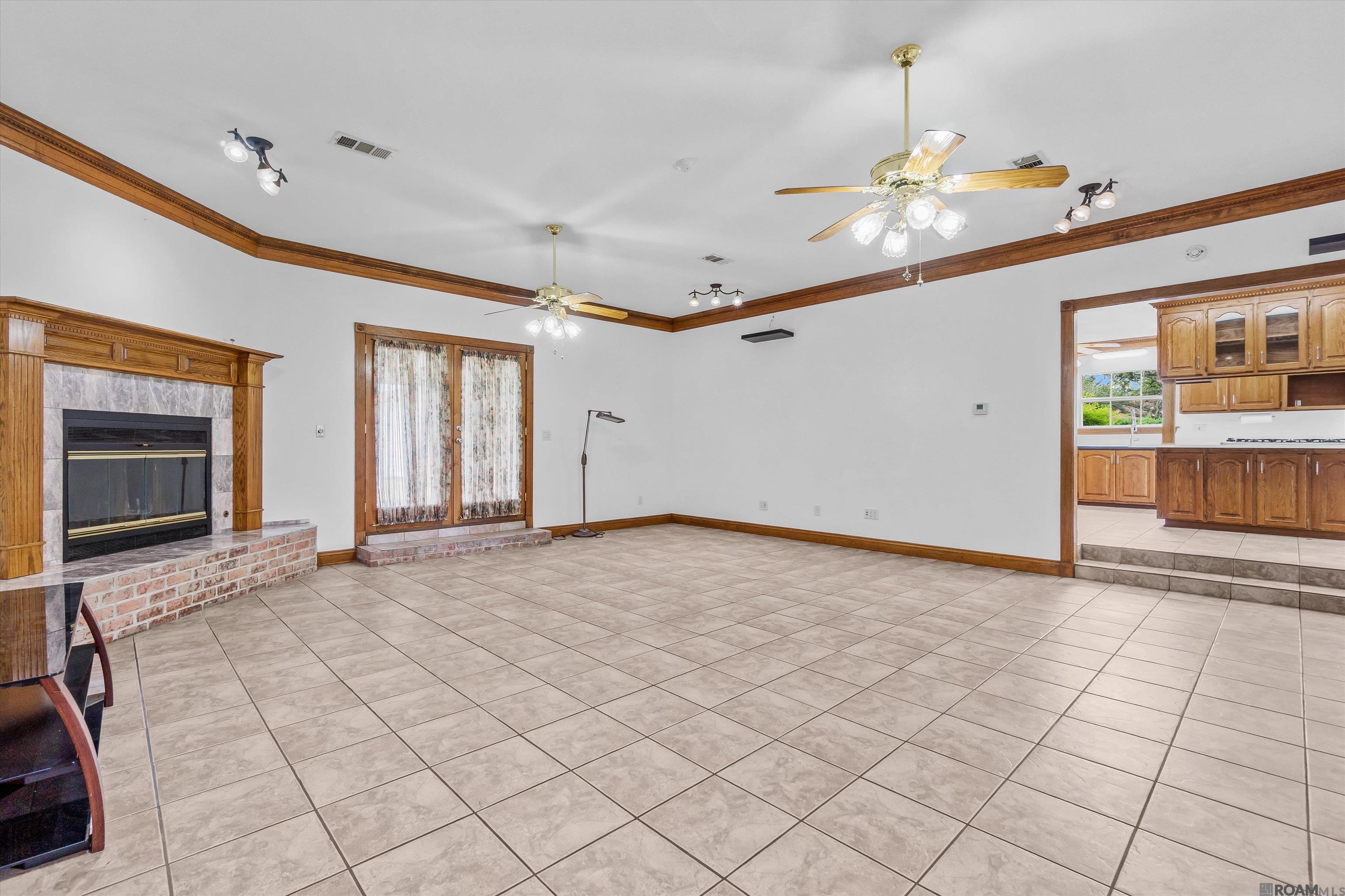 Gonzales, Louisiana, 70737, United States, 4 Bedrooms Bedrooms, ,3 BathroomsBathrooms,Residential,For Sale,1920960