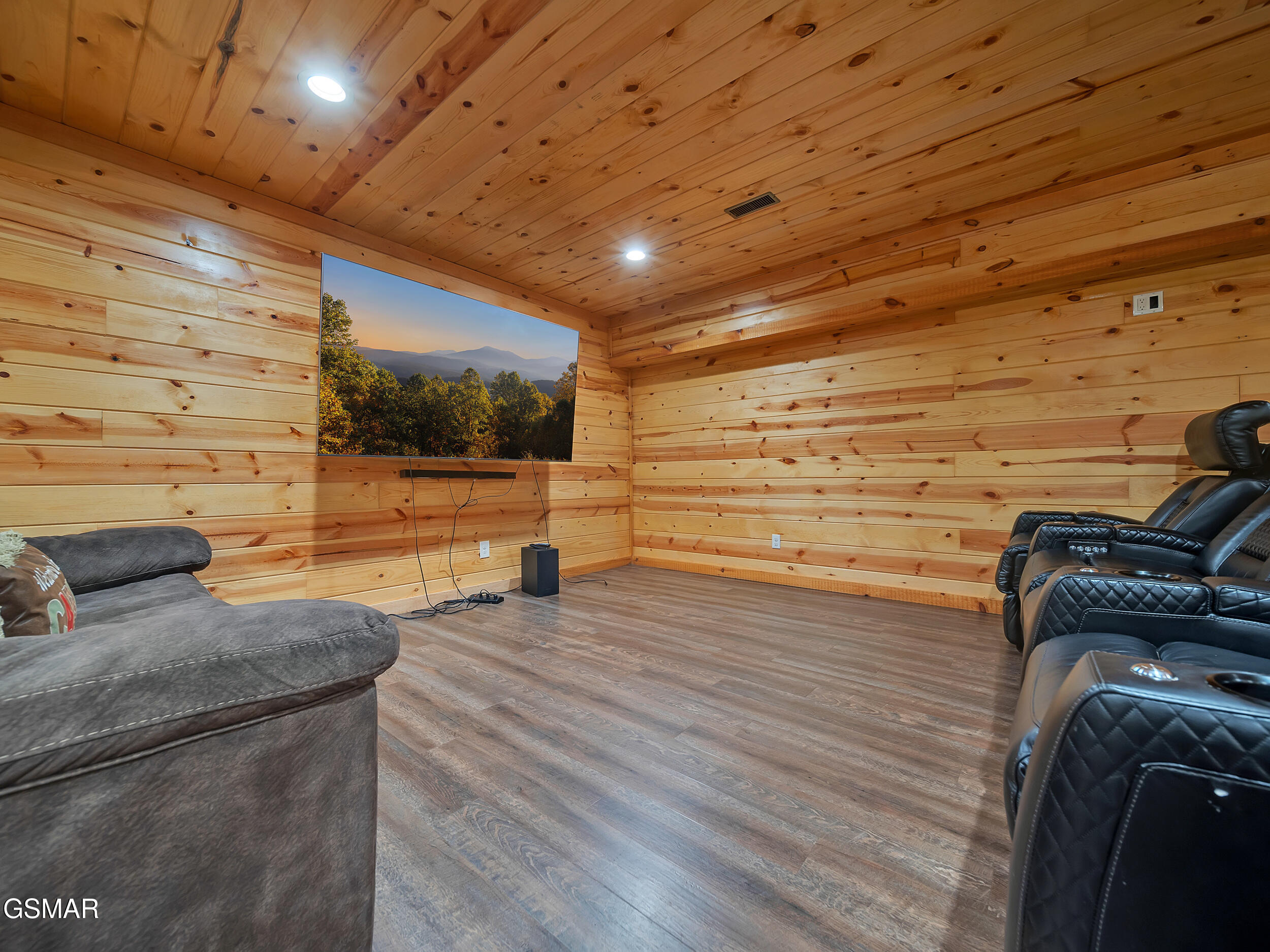 Pigeon Forge, Tennessee, 37876, United States, 4 Bedrooms Bedrooms, ,4 BathroomsBathrooms,Residential,For Sale,1944632