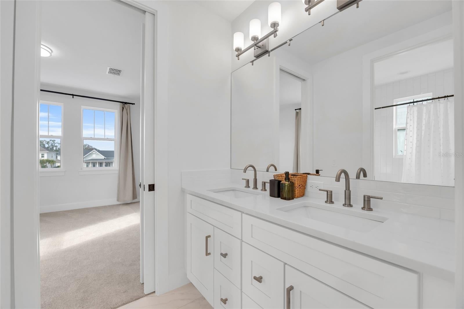 WINTER GARDEN, Florida, 34787, United States, 4 Bedrooms Bedrooms, ,4 BathroomsBathrooms,Residential,For Sale,2014519