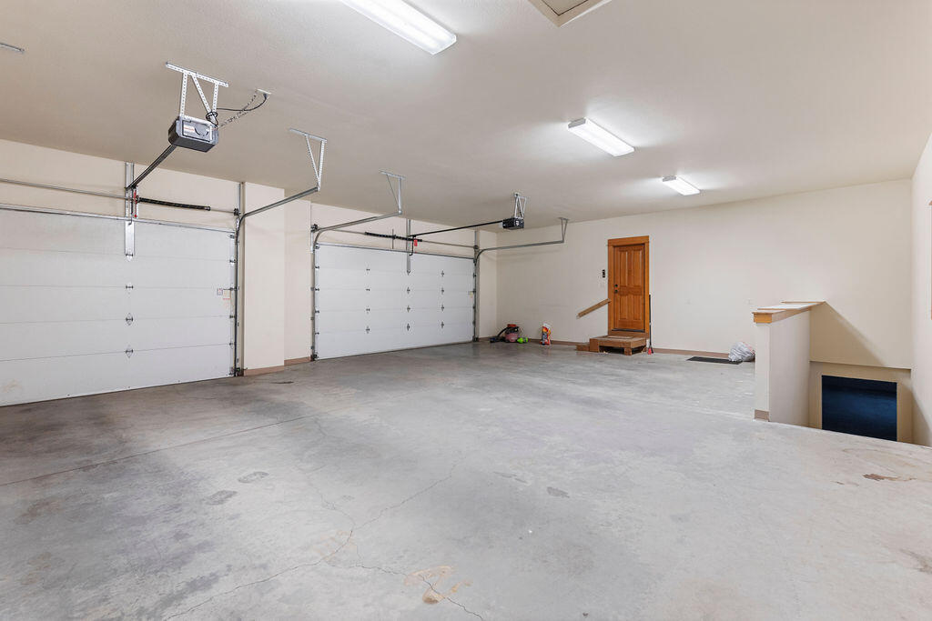 Prineville, Oregon, 97754, United States, 4 Bedrooms Bedrooms, ,3 BathroomsBathrooms,Residential,For Sale,1896038