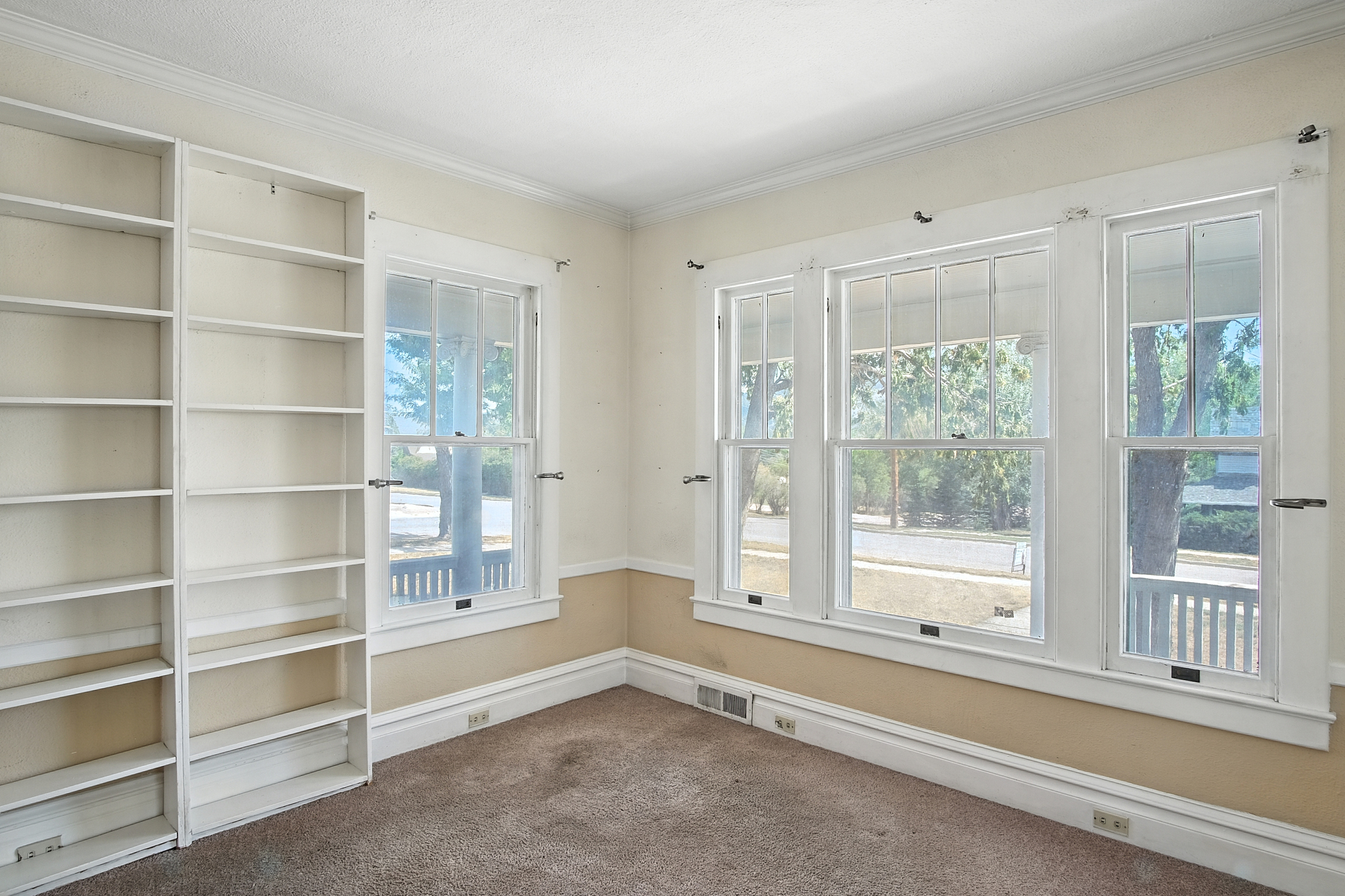 Hot Springs, South Dakota, 57747, United States, 5 Bedrooms Bedrooms, ,4 BathroomsBathrooms,Residential,For Sale,1983319