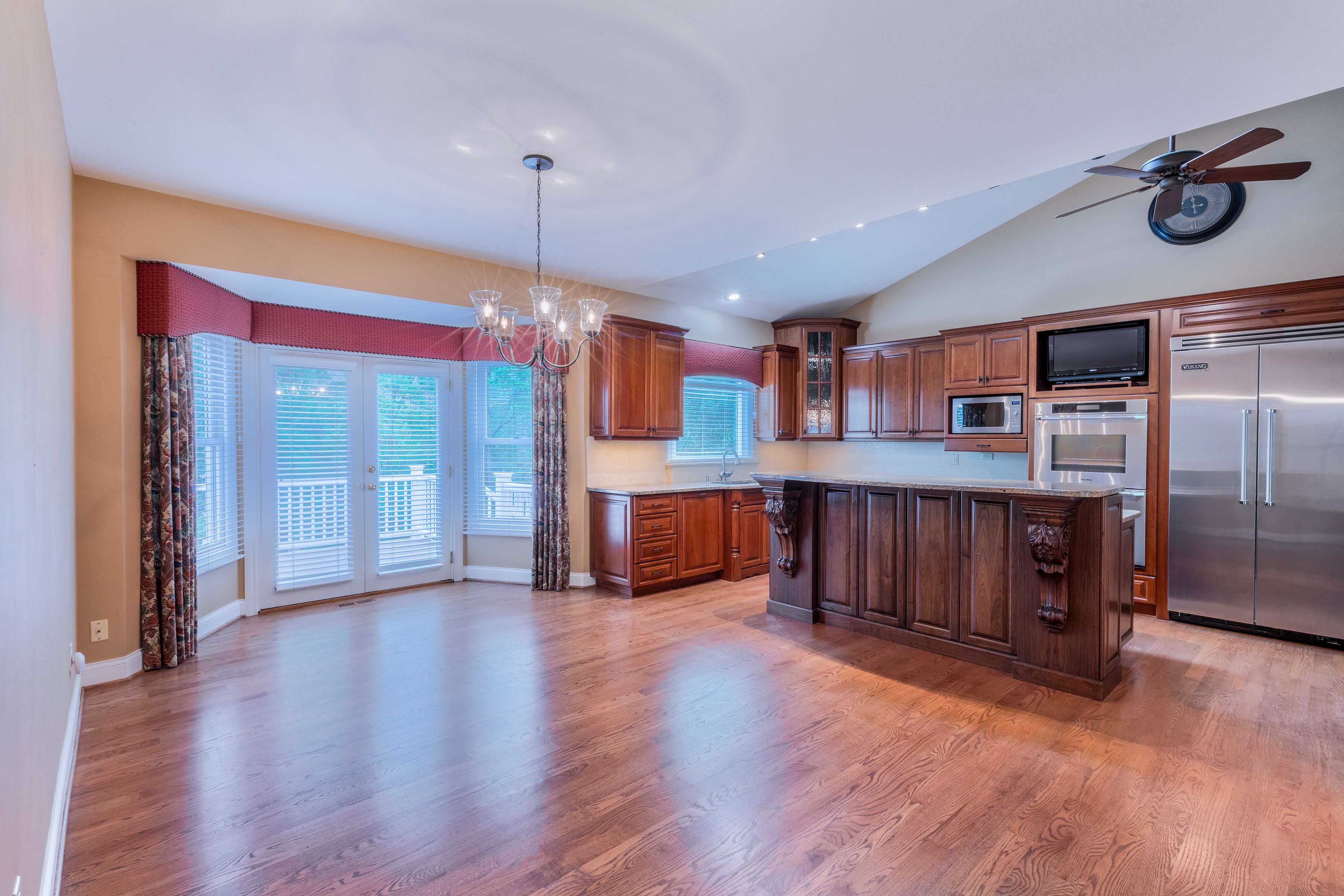 Luxurious Estate with Stunning Features and Prime Location - 物件實景