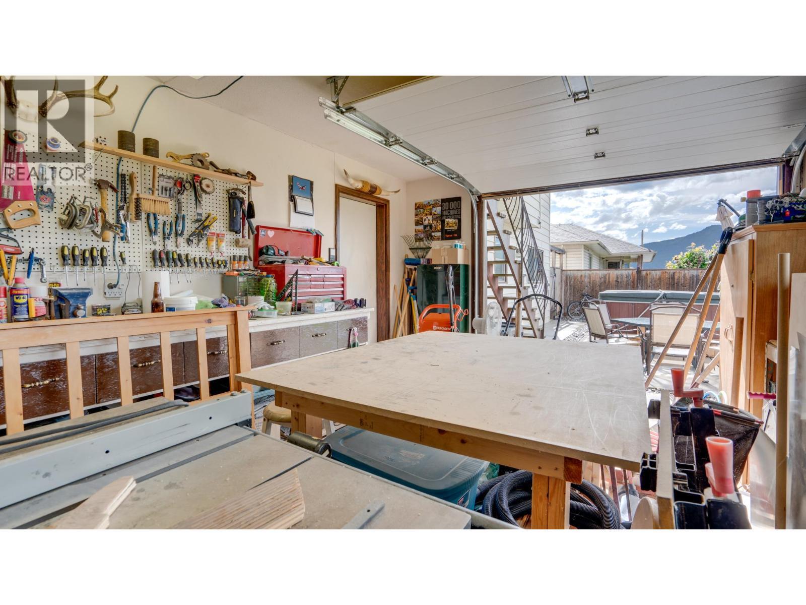 ARMSTRONG, British Columbia, V4Y 0B3, CA, 4 Bedrooms Bedrooms, ,2 BathroomsBathrooms,Residential,For Sale,1950406