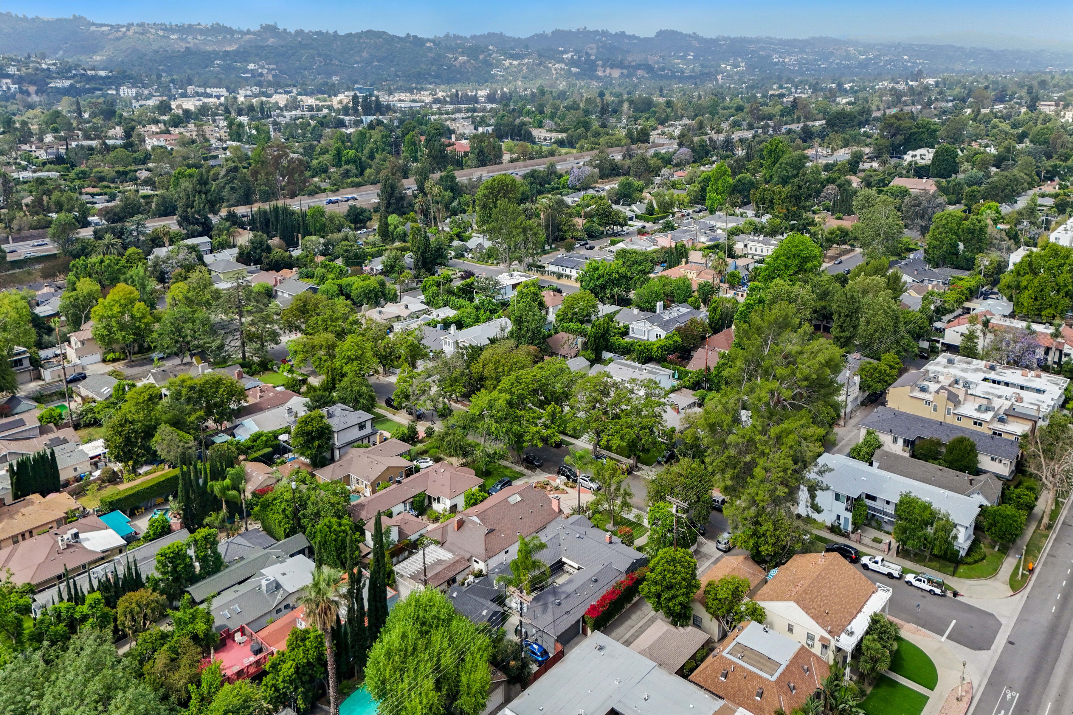  4744 Camellia Avenue - 物件實景