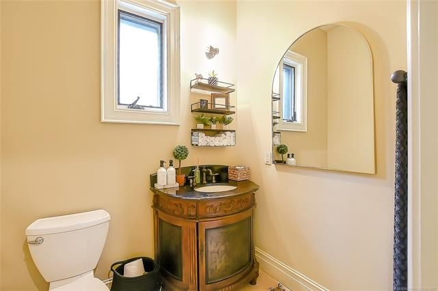 Tahlequah, Oklahoma, 74464, United States, 5 Bedrooms Bedrooms, ,5 BathroomsBathrooms,Residential,For Sale,1987377