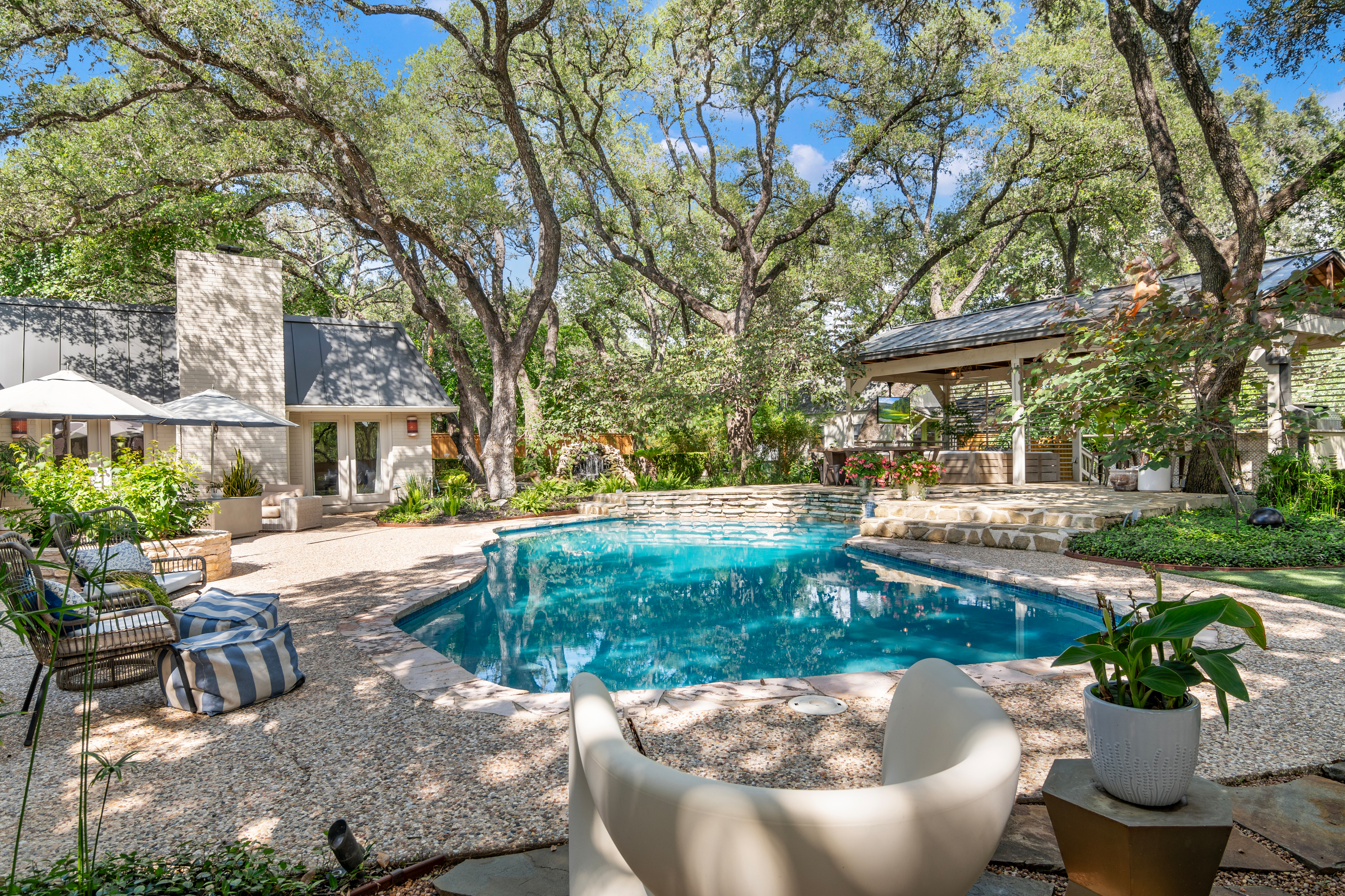  Private Oak-Shaded Estate in Castle Hills - 物件實景