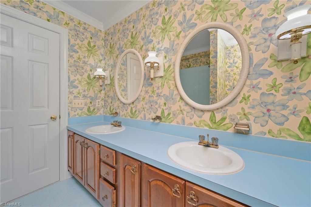 Winston-Salem, North Carolina, 27106, United States, 4 Bedrooms Bedrooms, ,3 BathroomsBathrooms,Residential,For Sale,1970256