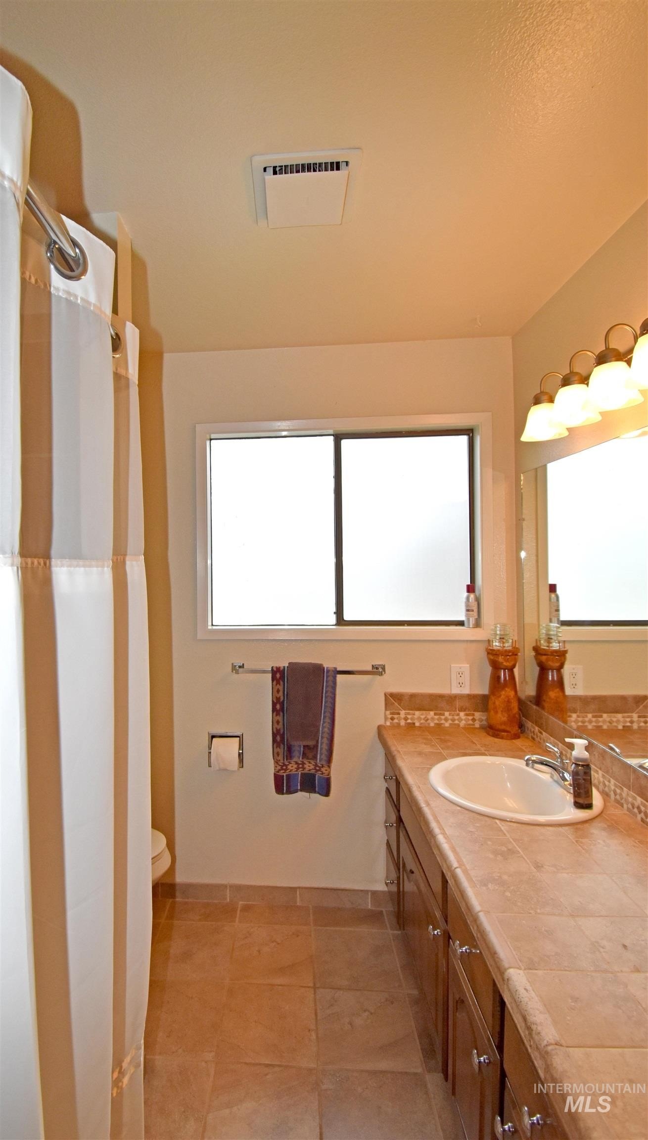 Clarkston, Washington, 99403, United States, 5 Bedrooms Bedrooms, ,4 BathroomsBathrooms,Residential,For Sale,2005826