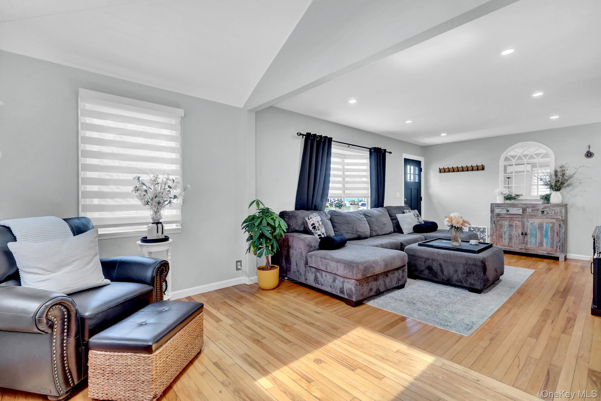  31 Locust Avenue E, Farmingdale, NY, 11735 - 物件實景