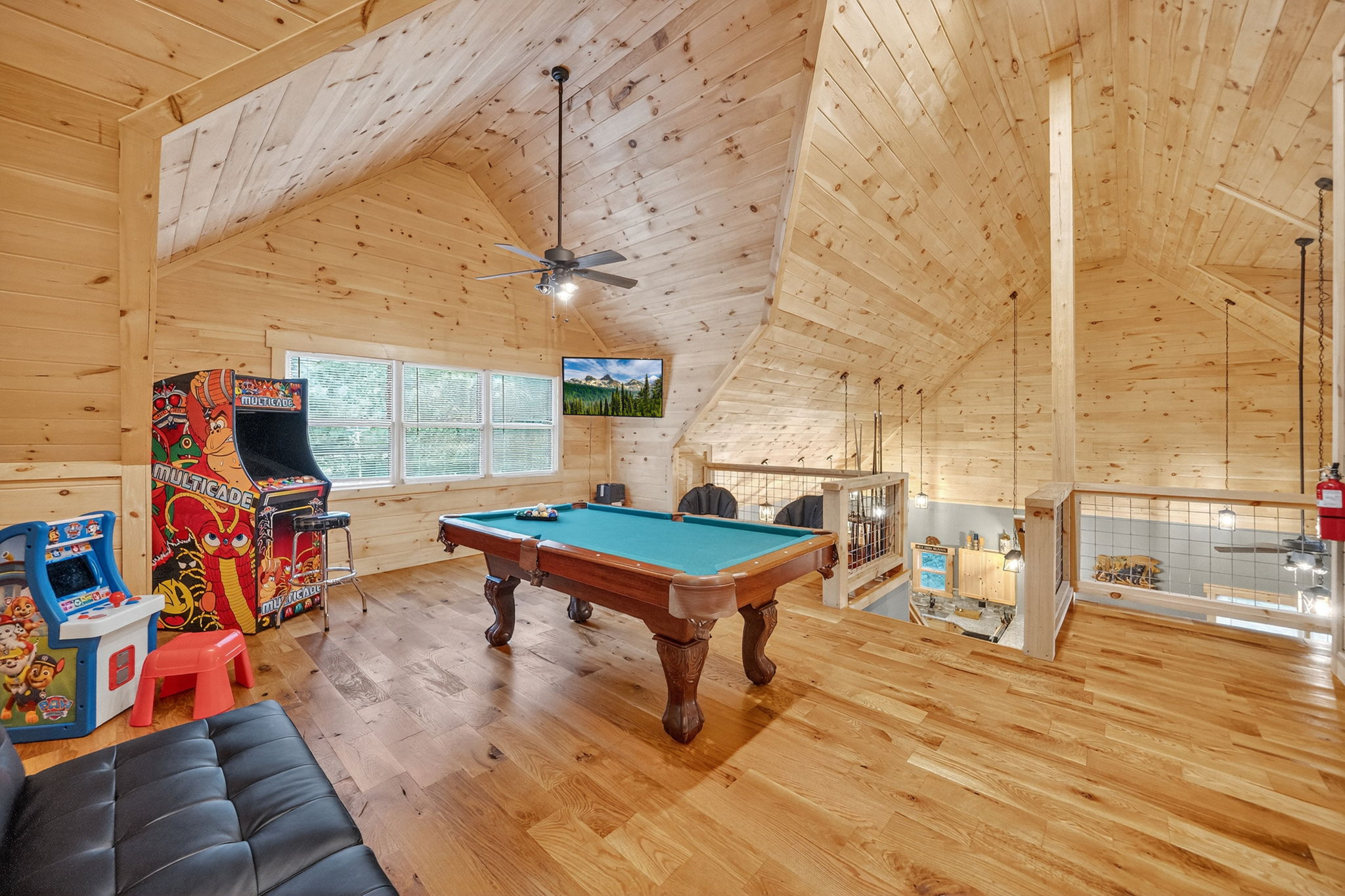 Sevierville, Tennessee, 37862, United States, 4 Bedrooms Bedrooms, ,6 BathroomsBathrooms,Residential,For Sale,1982838