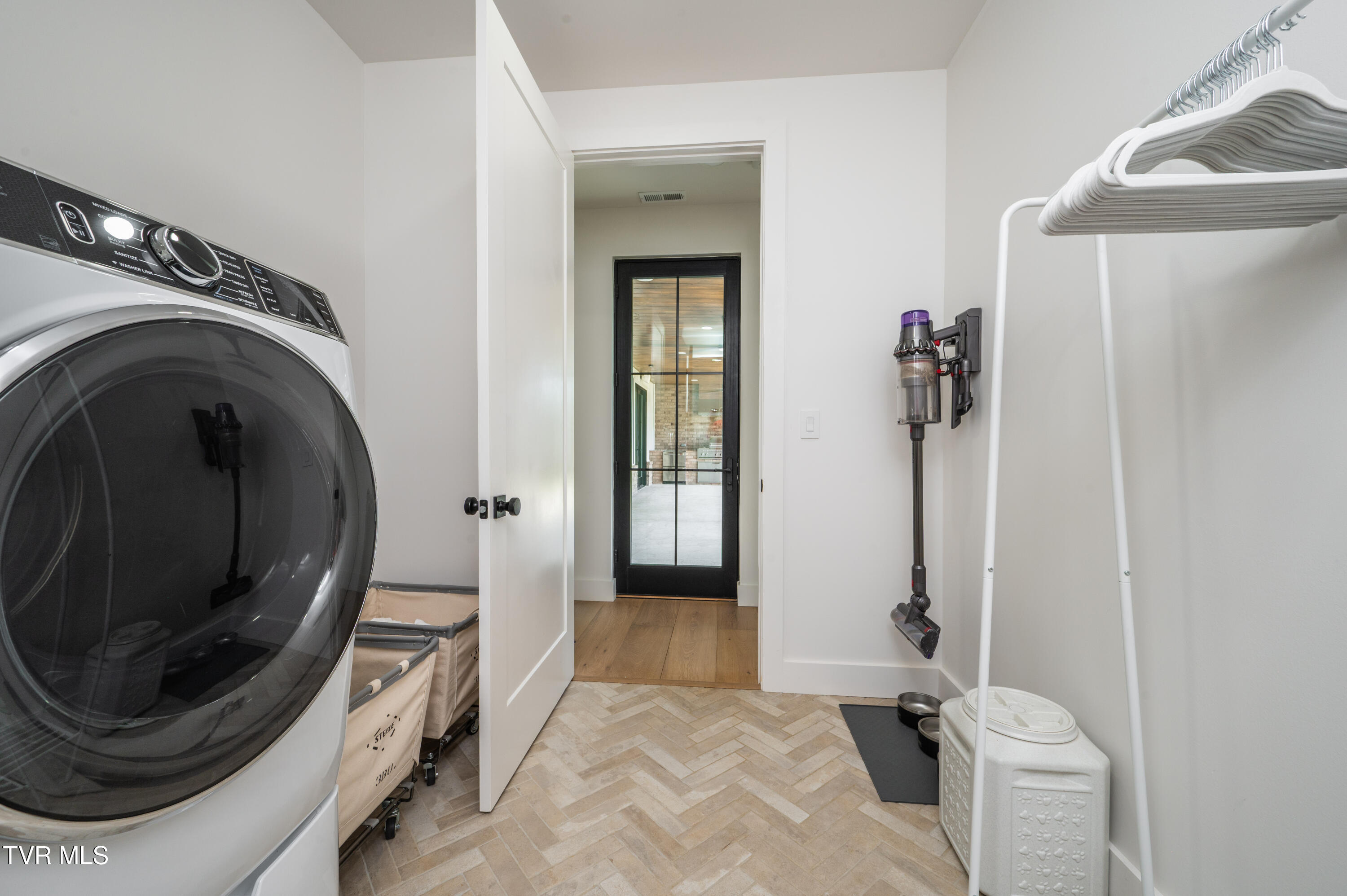 Kingsport, Tennessee, 37664, United States, 4 Bedrooms Bedrooms, ,4 BathroomsBathrooms,Residential,For Sale,1981214