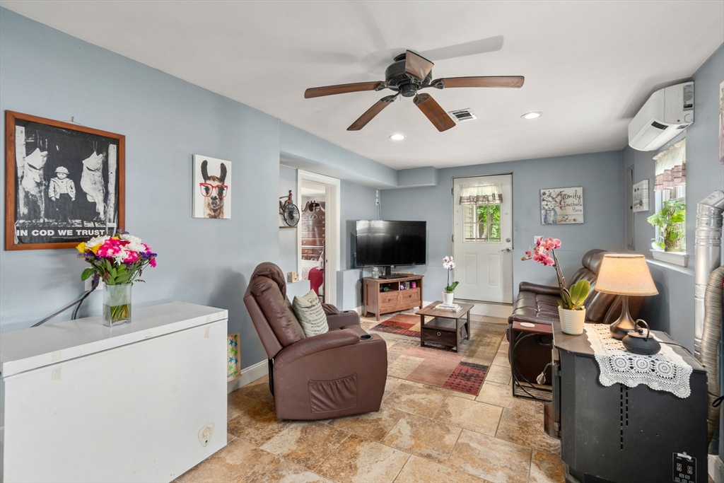 Wakefield, Massachusetts, 01880, United States, 5 Bedrooms Bedrooms, ,3 BathroomsBathrooms,Residential,For Sale,1837062