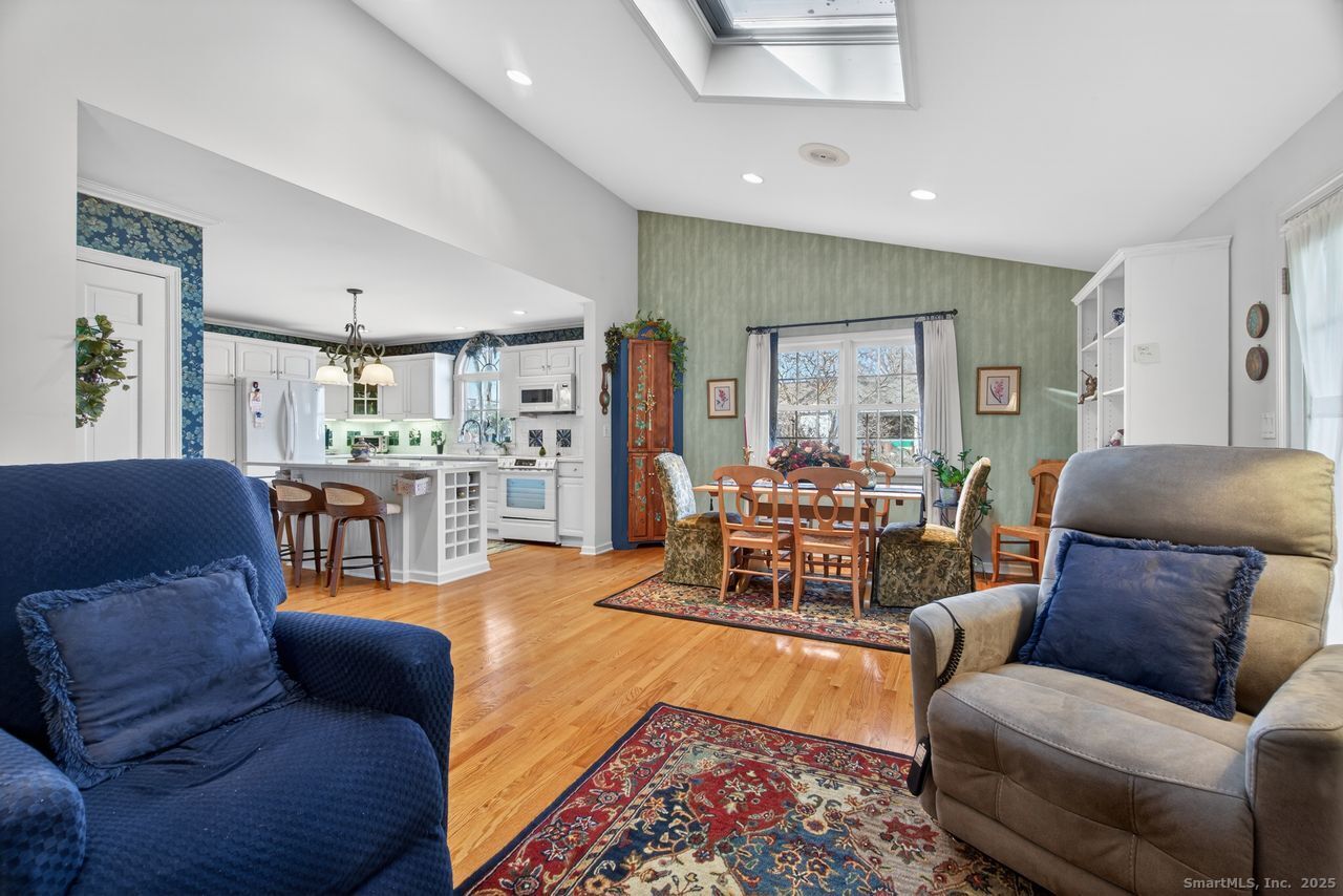 Guilford, Connecticut, 06437, United States, 3 Bedrooms Bedrooms, ,3 BathroomsBathrooms,Residential,For Sale,2003237