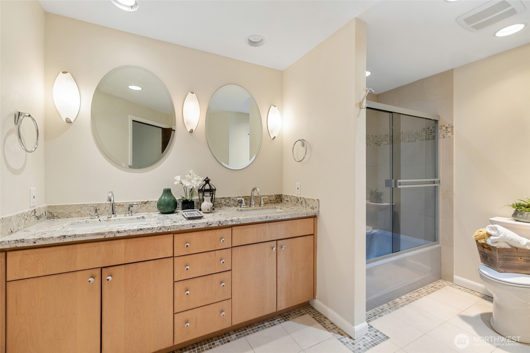 Bellevue, Washington, 98005, United States, 4 Bedrooms Bedrooms, ,4 BathroomsBathrooms,Residential,For Sale,1898840