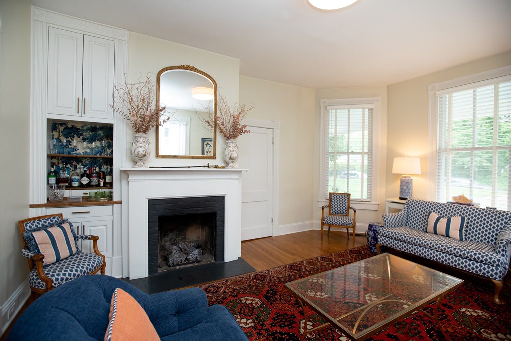 Farmville, Virginia, 23901, United States, 5 Bedrooms Bedrooms, ,5 BathroomsBathrooms,Residential,For Sale,1837086